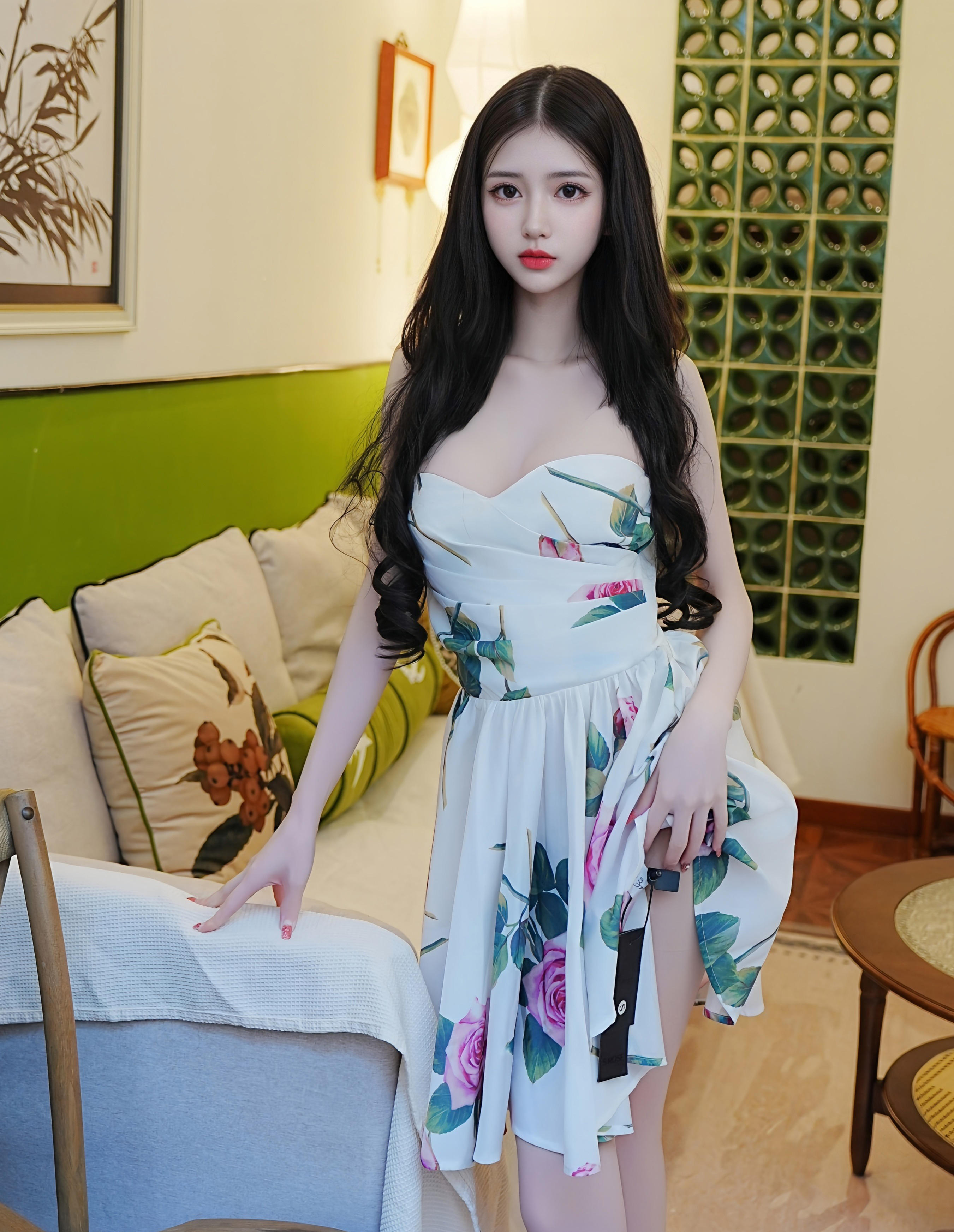 [XiuRen秀人网] 2025.12.01 No.11051 白小蝶 浅色连衣短裙 性感写真 [72+1P]