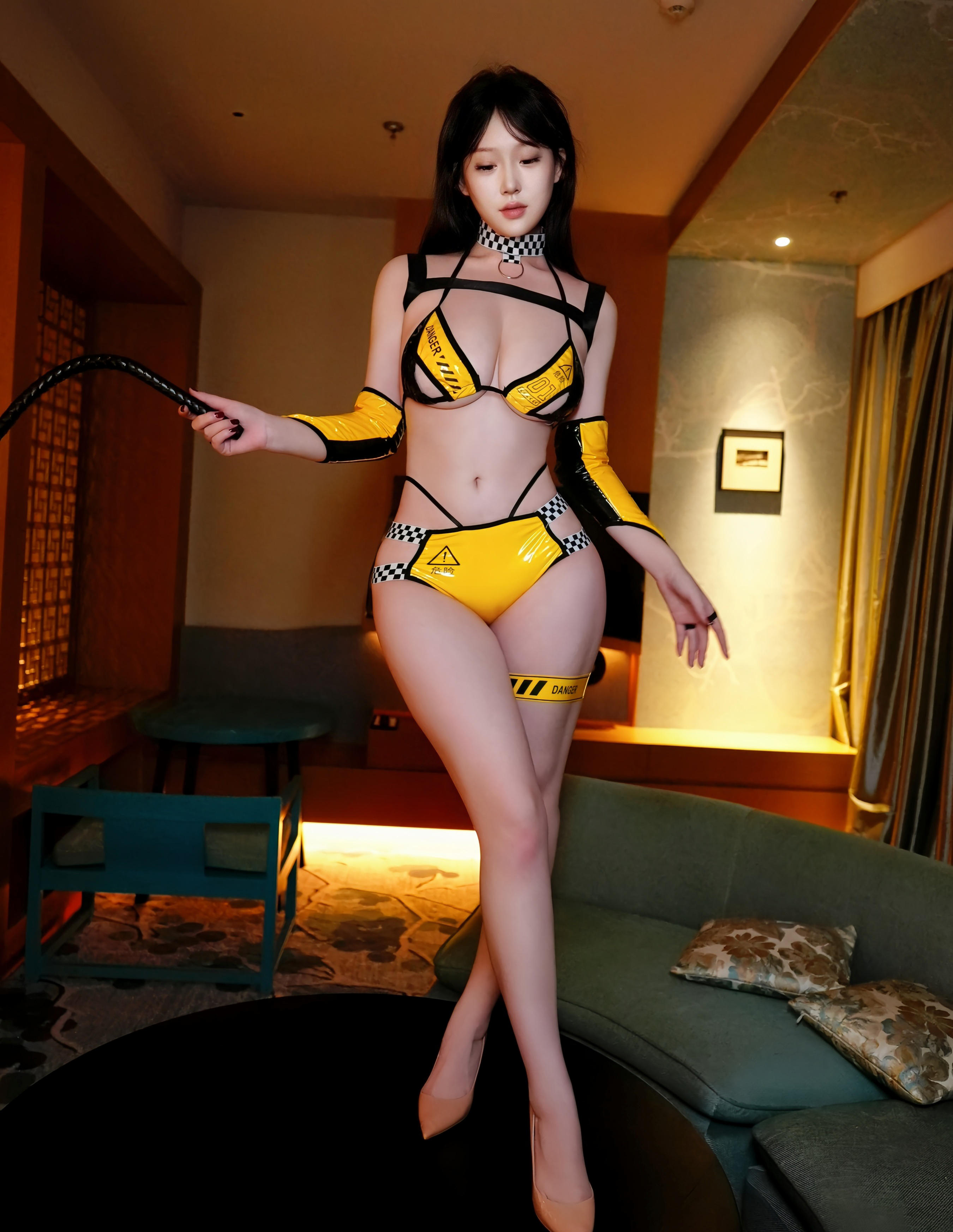 [XiuRen秀人网] 2025.12.02 No.11056 李沁恩lrene 黄色赛车服 性感写真 [79+1P]