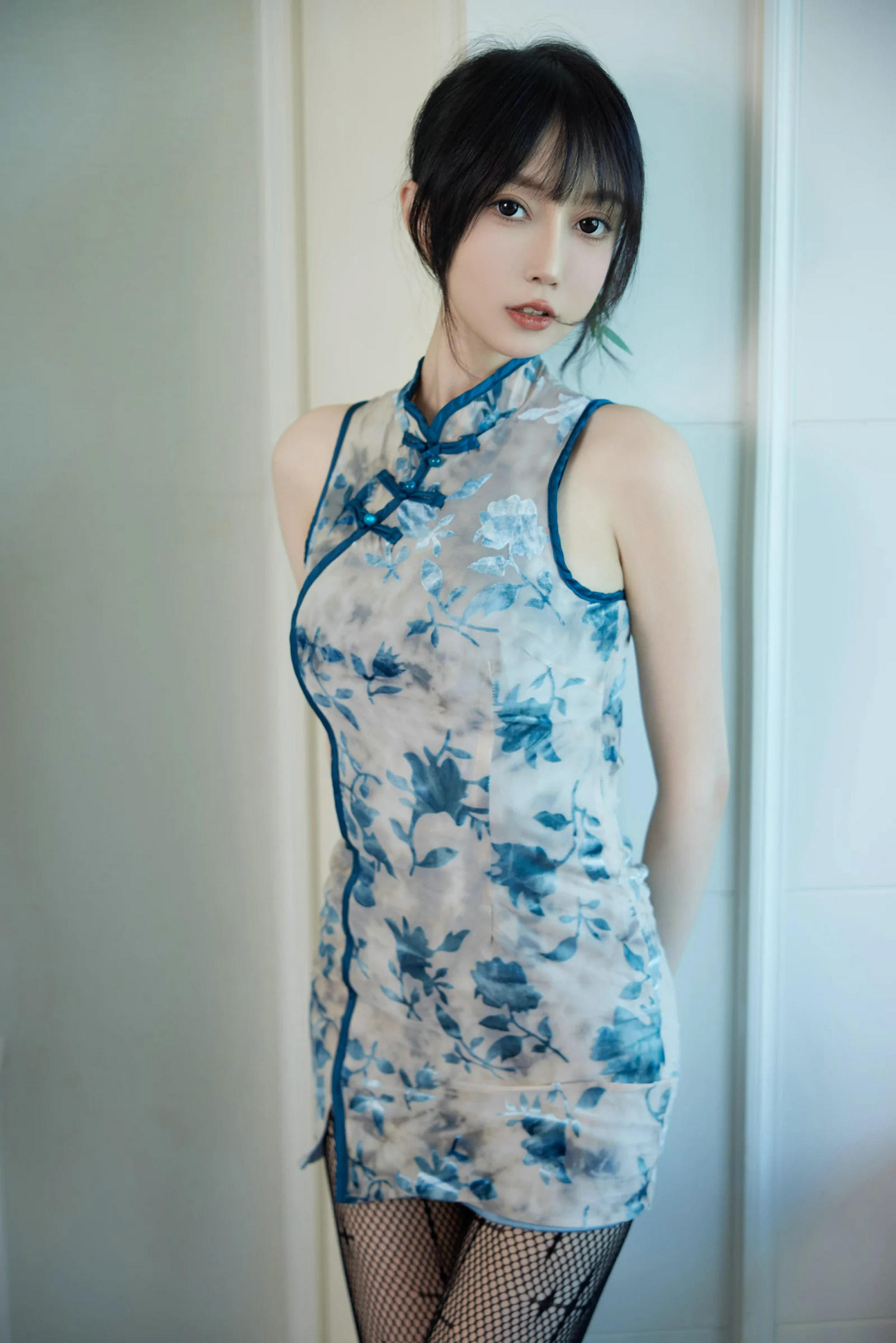 [秀人内购] 玥儿玥 诱人私拍福利 旗袍黑丝