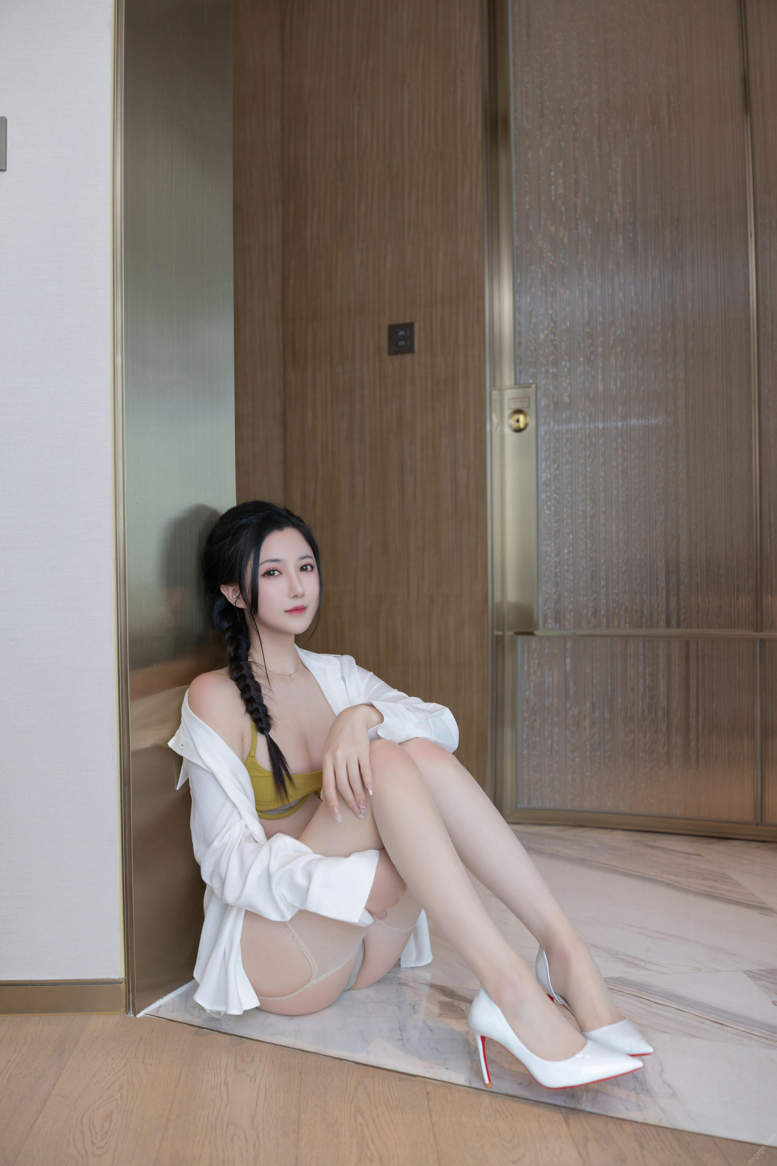 [秀人内购] 鱼子酱Fish 诱人私拍福利 纯欲黄色丝袜