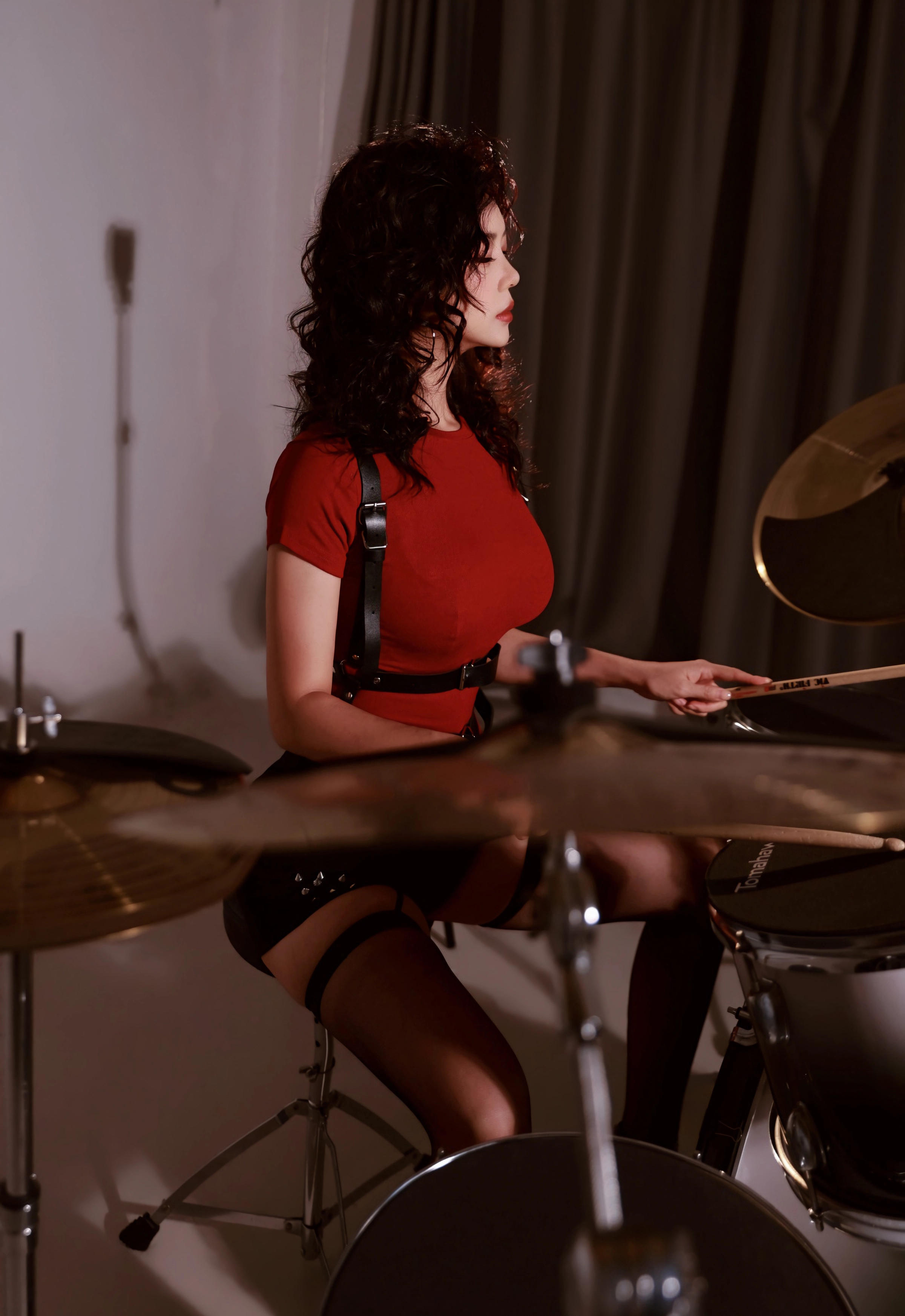 [XiuRen秀人网] 2025.12.04 No.11066 玫瑰我爱你 黑色短裤 魅惑黑丝 性感写真 [85+1P]