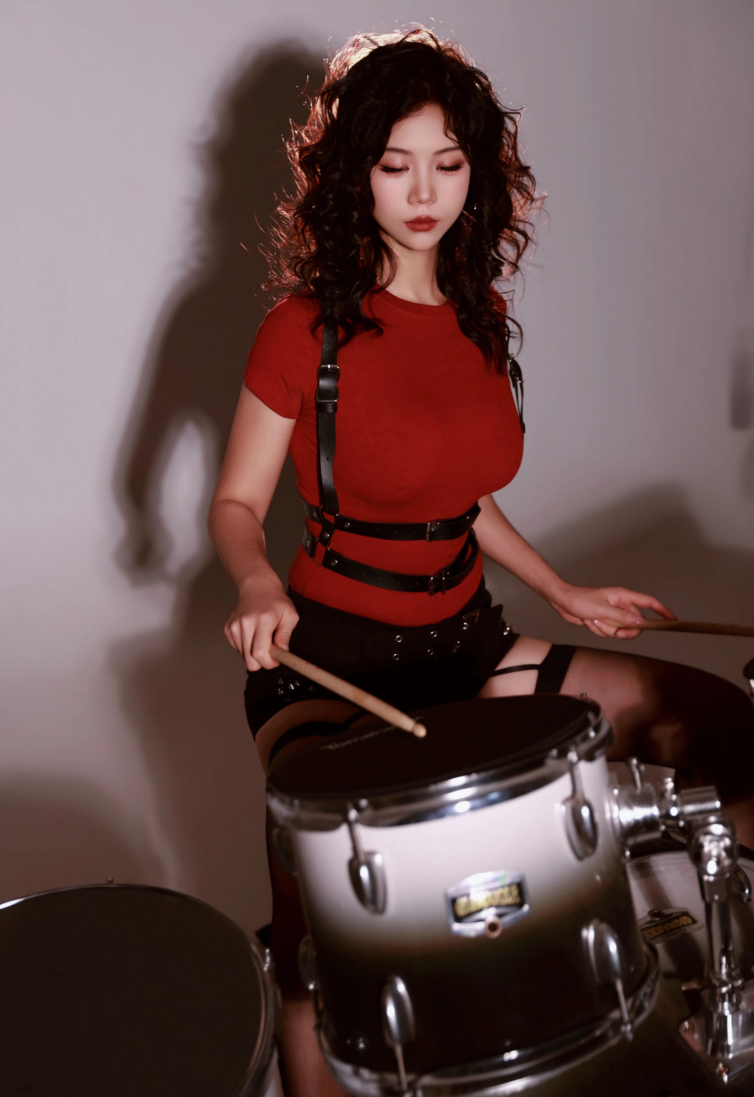 [XiuRen秀人网] 2025.12.04 No.11066 玫瑰我爱你 黑色短裤 魅惑黑丝 性感写真 [85+1P]