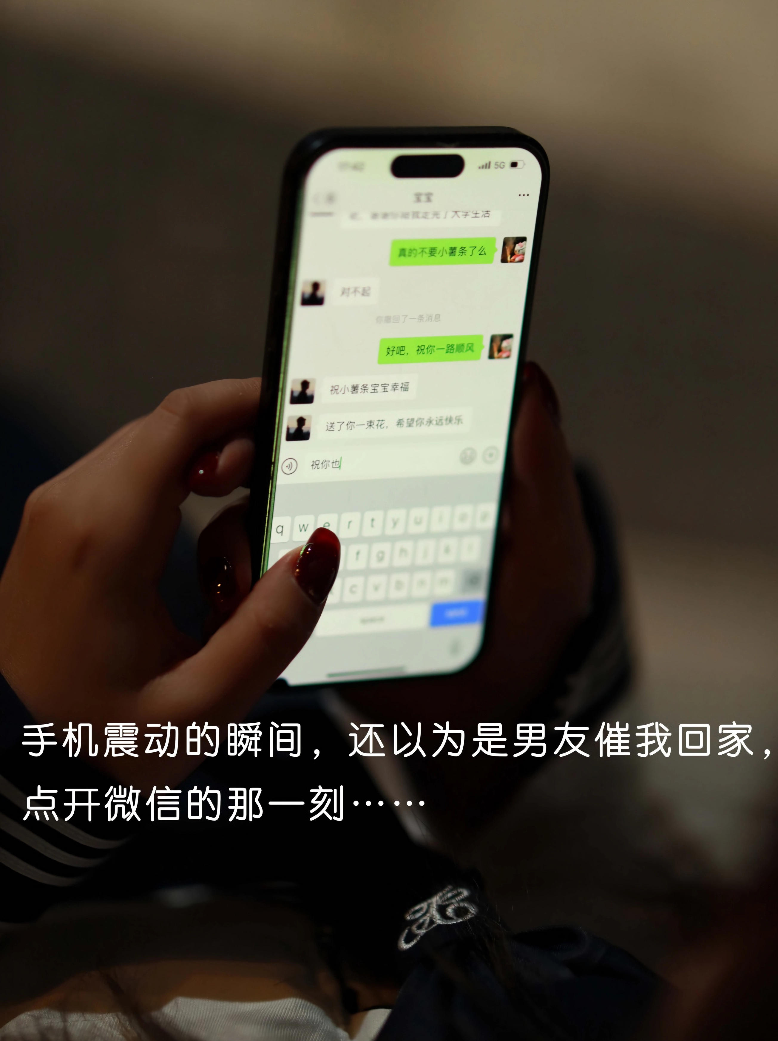 [XiuRen秀人网] 2025.12.05 No.11071 小薯条nienie 性感白T搭配黑色短裙 大连旅拍写真 [58+1P]