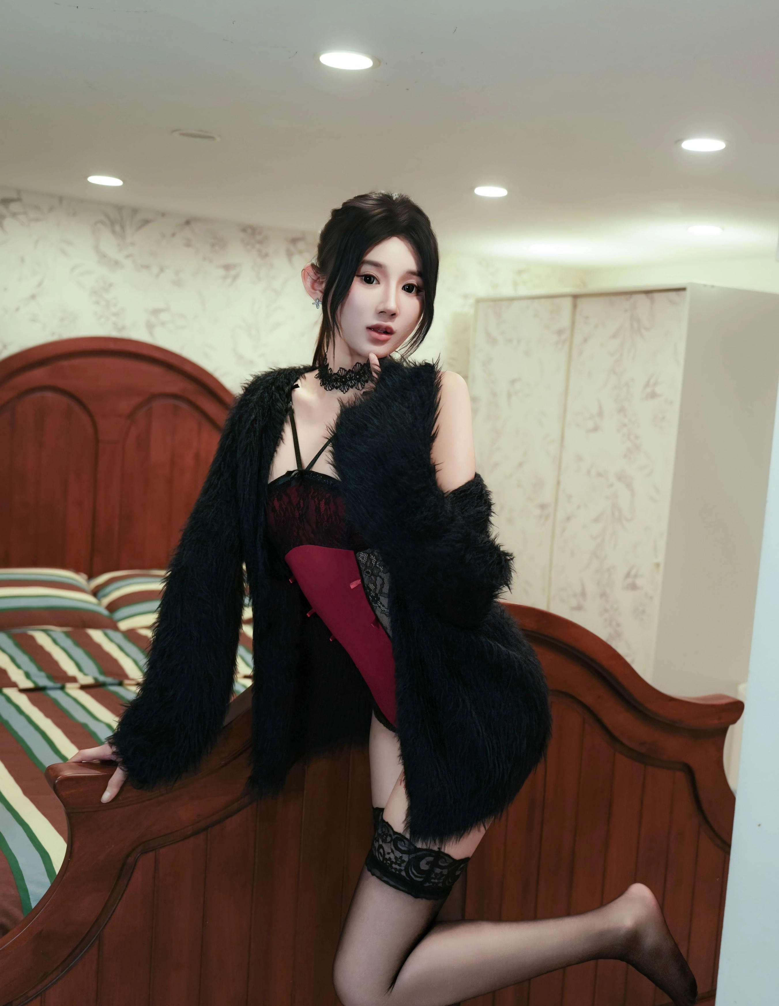 [XiuRen秀人网] 2025.12.05 No.11072 桃子姐姐 红色吊带 魅惑黑丝 性感写真 [85+1P]