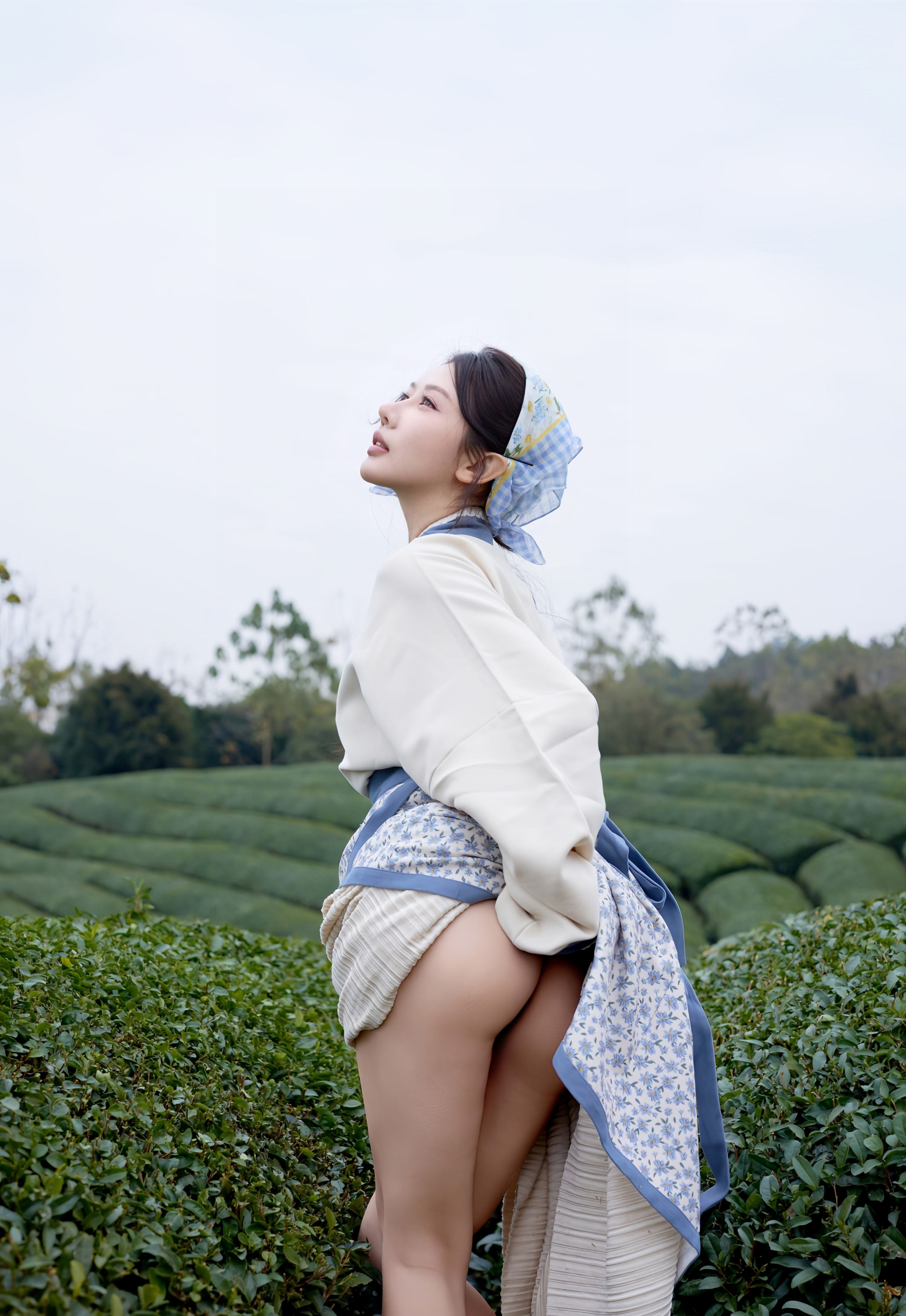 [XiuRen秀人网] 2025.12.11 No.11098 尹甜甜 采茶姑娘装扮 性感写真 [61+1P]