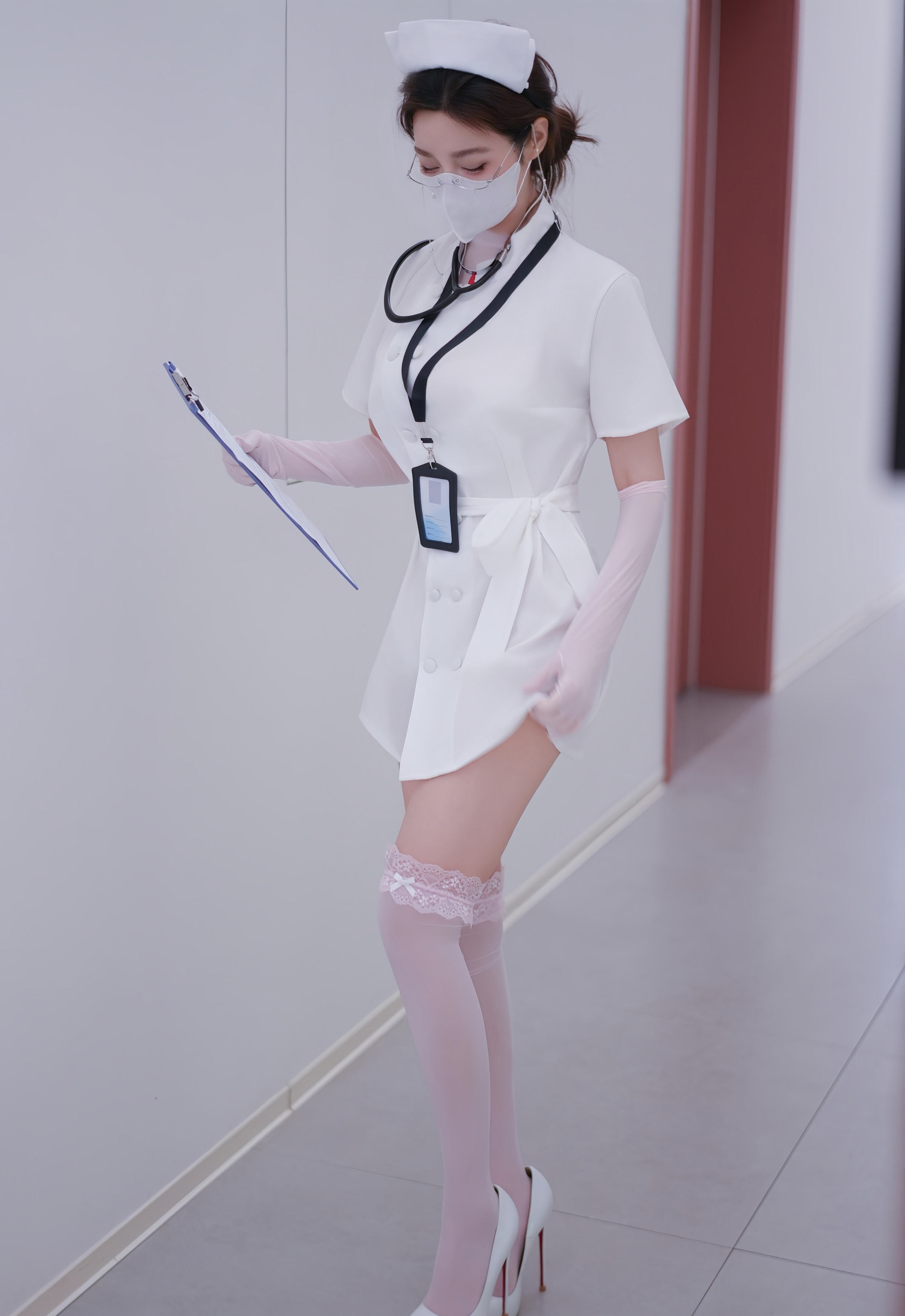 [XiuRen秀人网] 2025.12.11 No.11099 Twins-桃桃 白色护士服 白色情趣服 性感写真 [78+1P]