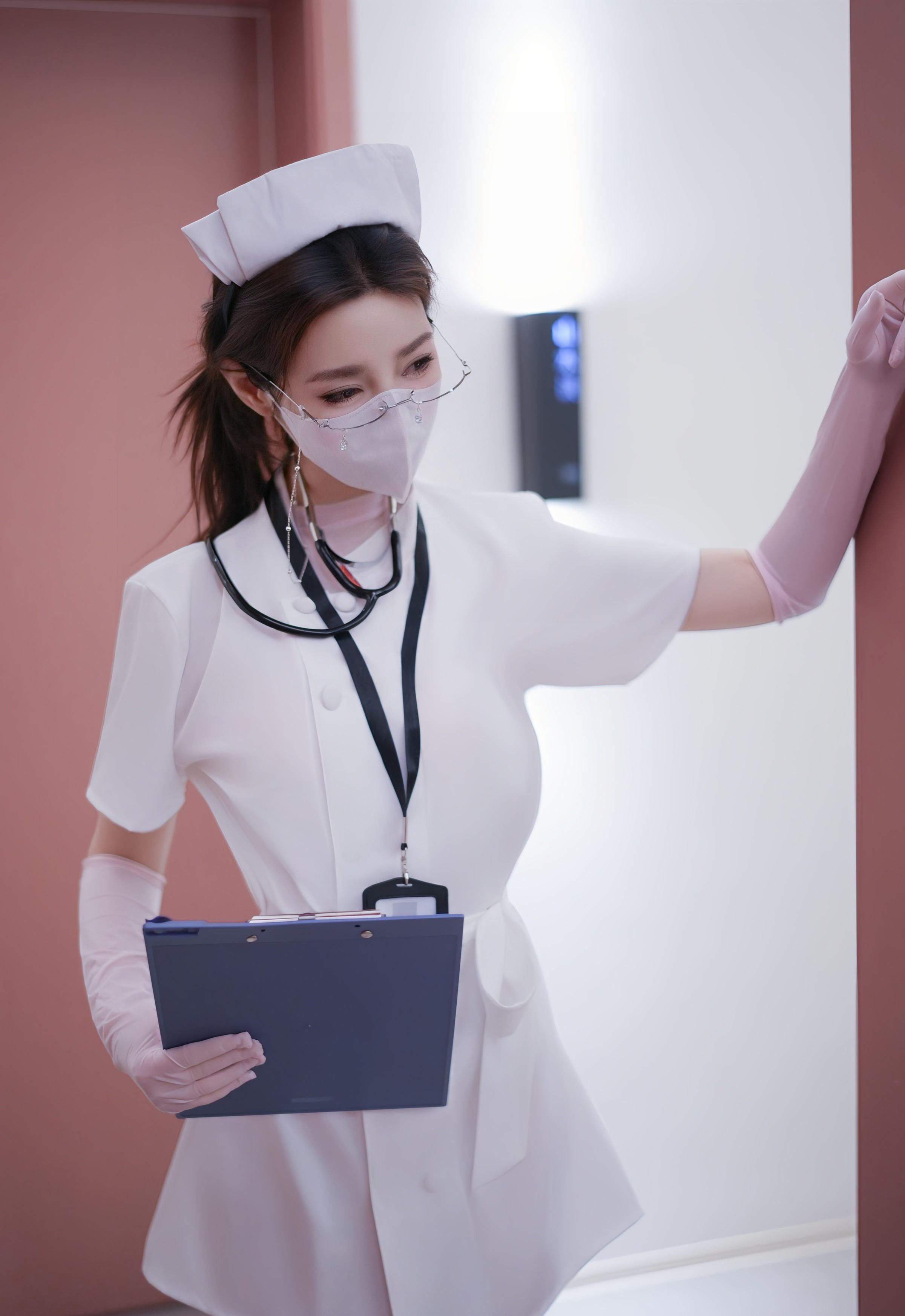 [XiuRen秀人网] 2025.12.11 No.11099 Twins-桃桃 白色护士服 白色情趣服 性感写真 [78+1P]