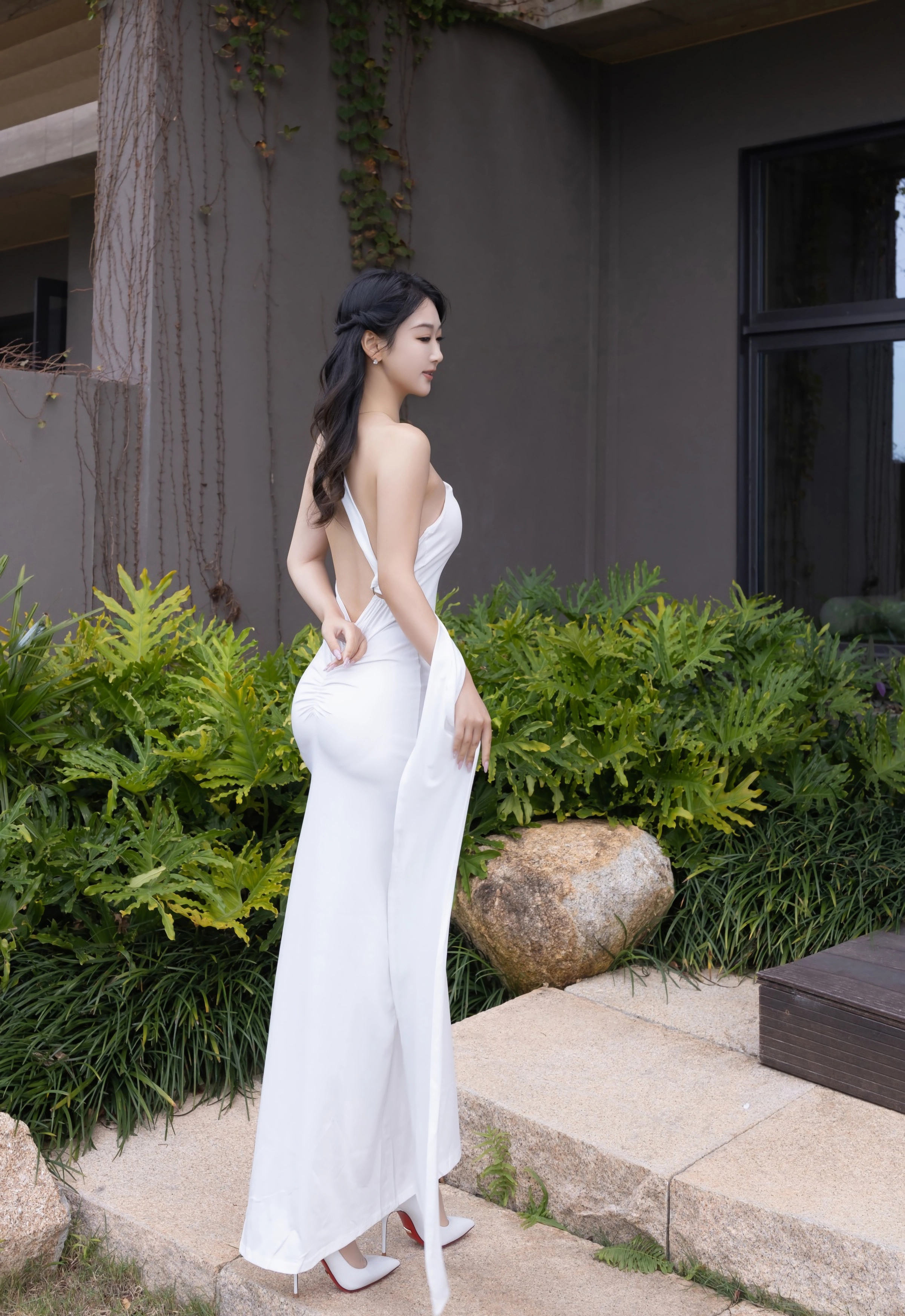 [XiuRen秀人网] 2025.12.15 No.11109 唐安琪 白色长裙 肉色丝袜 性感写真 [77+1P]