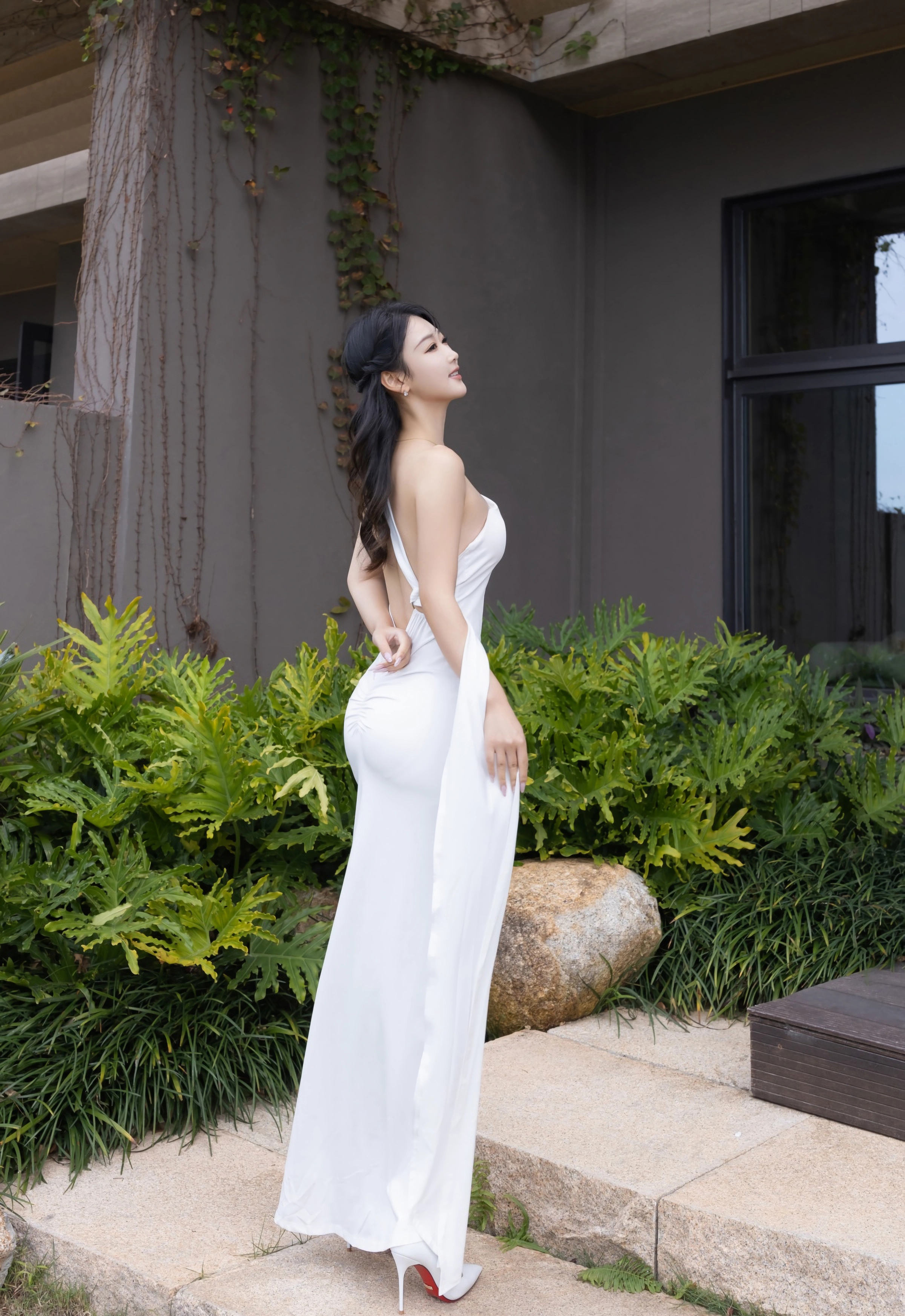 [XiuRen秀人网] 2025.12.15 No.11109 唐安琪 白色长裙 肉色丝袜 性感写真 [77+1P]