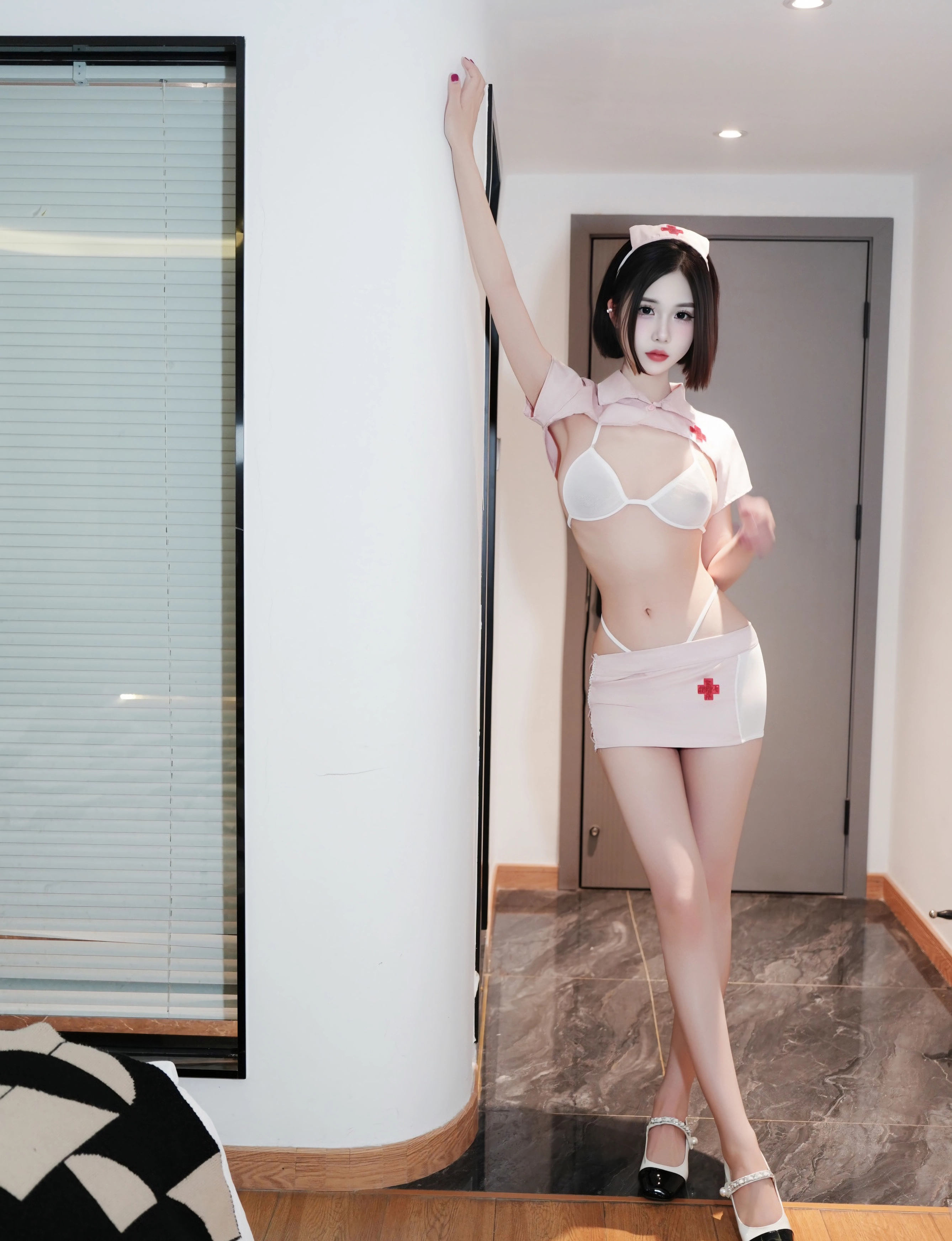 [XiuRen秀人网] 2025.12.16 No.11111 奶芙酱-EVA 粉色护士制服诱惑 性感写真 [60+1P]