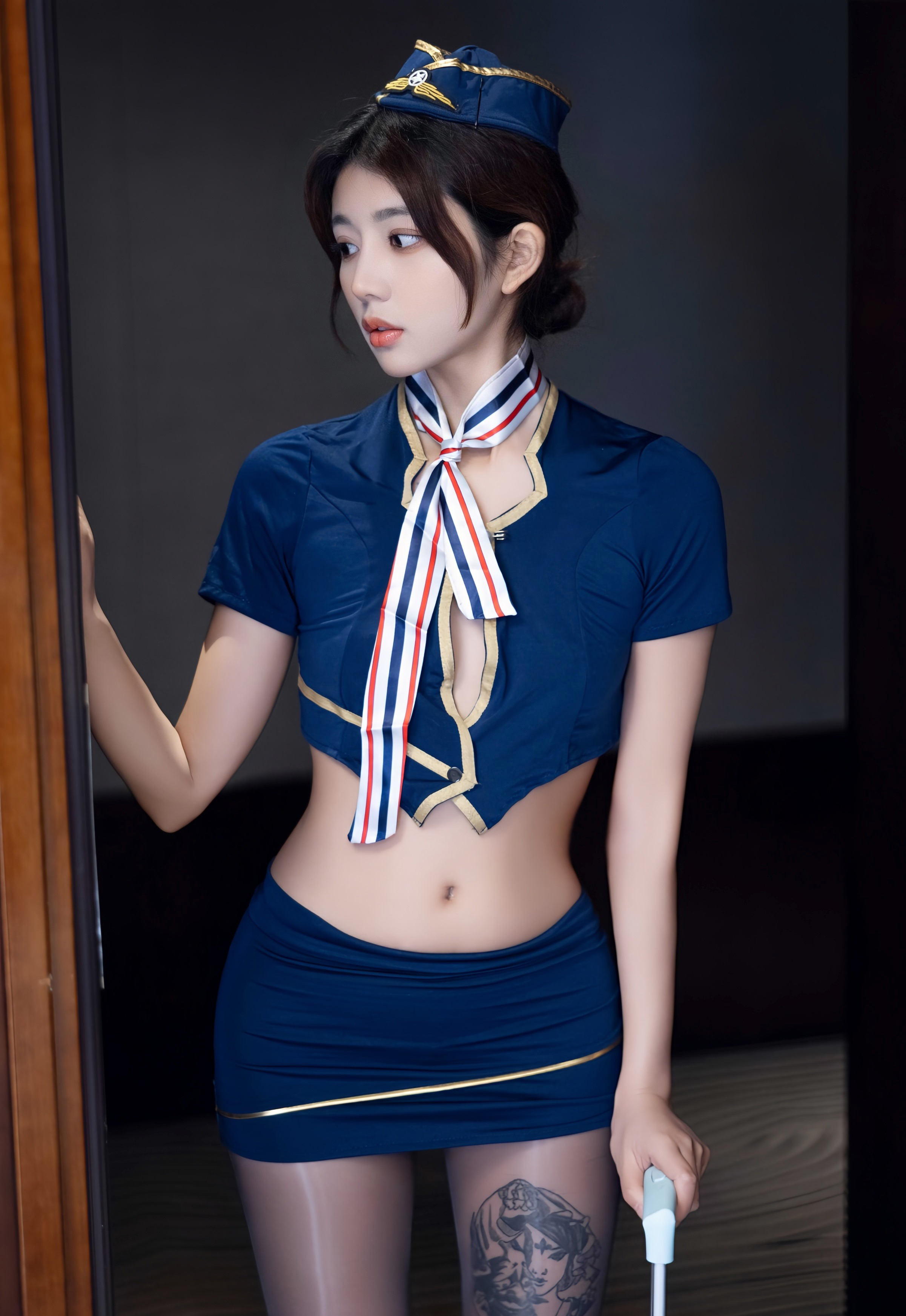 [XiuRen秀人网] 2025.12.16 No.11112 姜冉冉_Renee@ 空姐制服诱惑 魅惑黑丝 性感写真 [70+1P]