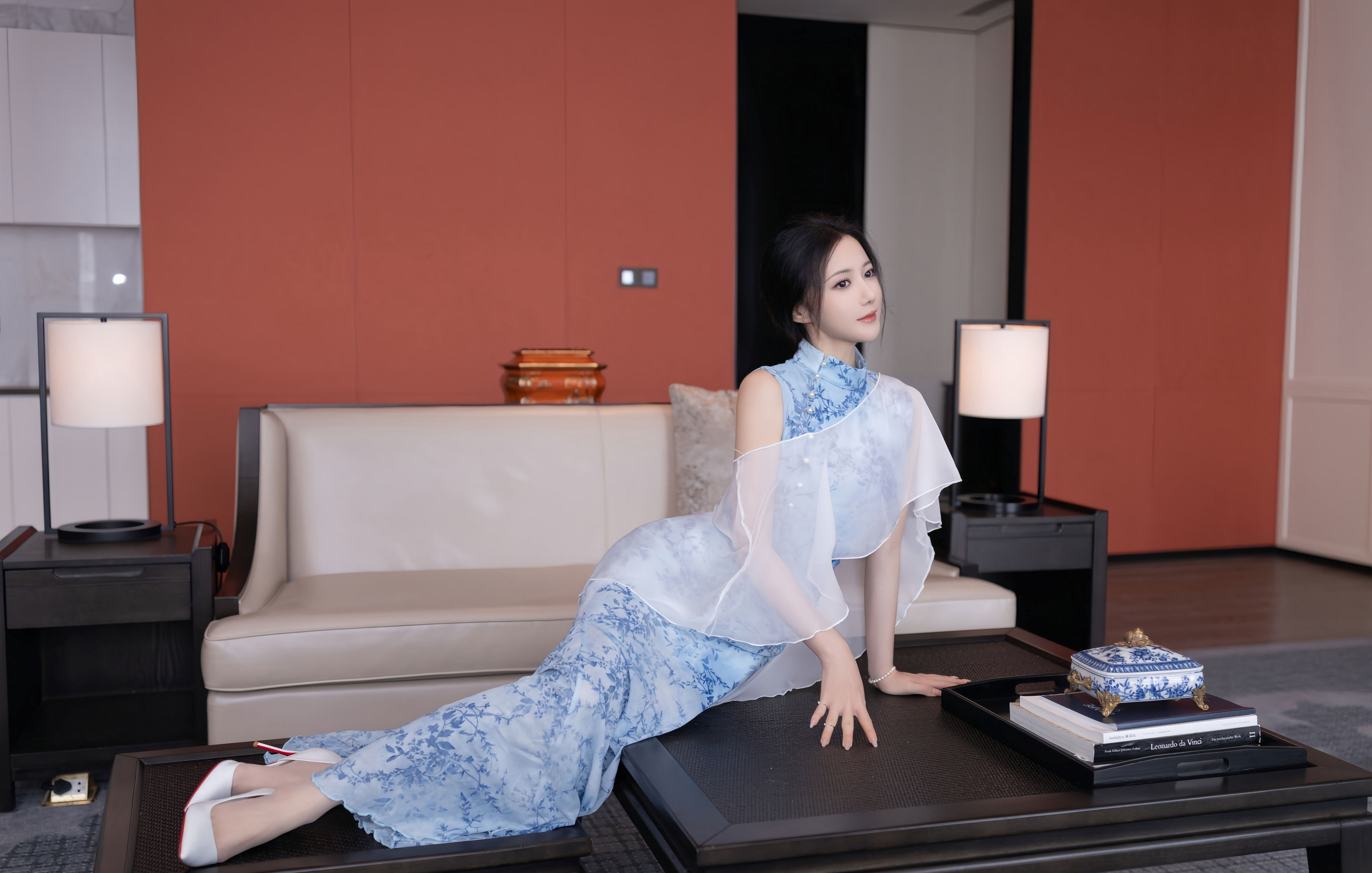 [XiuRen秀人网] 2025.12.19 No.11133 鱼子酱Fish 诱人肉色丝袜 性感写真 [81+1P]