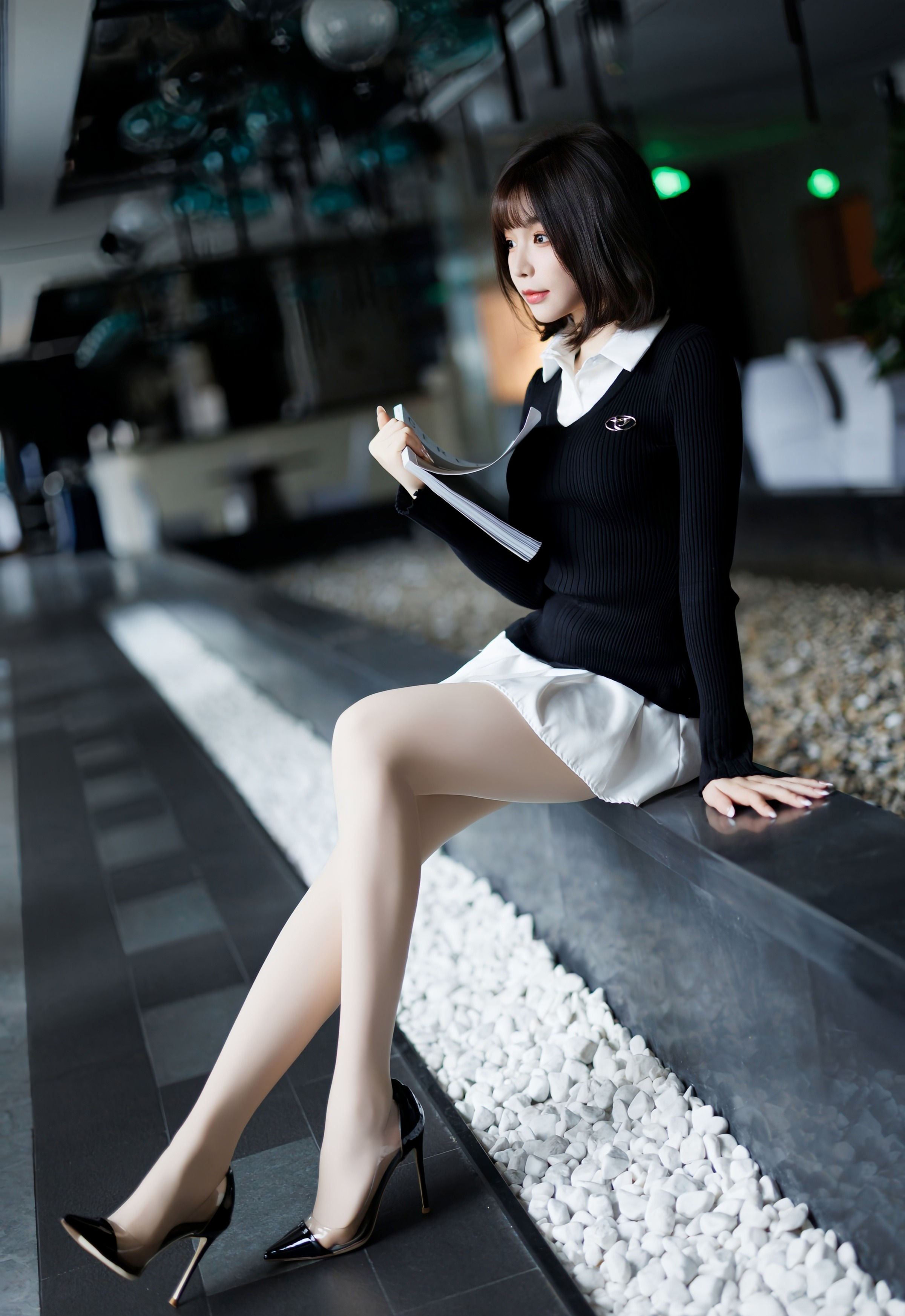 [XiuRen秀人网] 2025.12.23 No.11138 莉芝荔枝 性感黑色情趣服饰 西安旅拍写真 [68+1P]