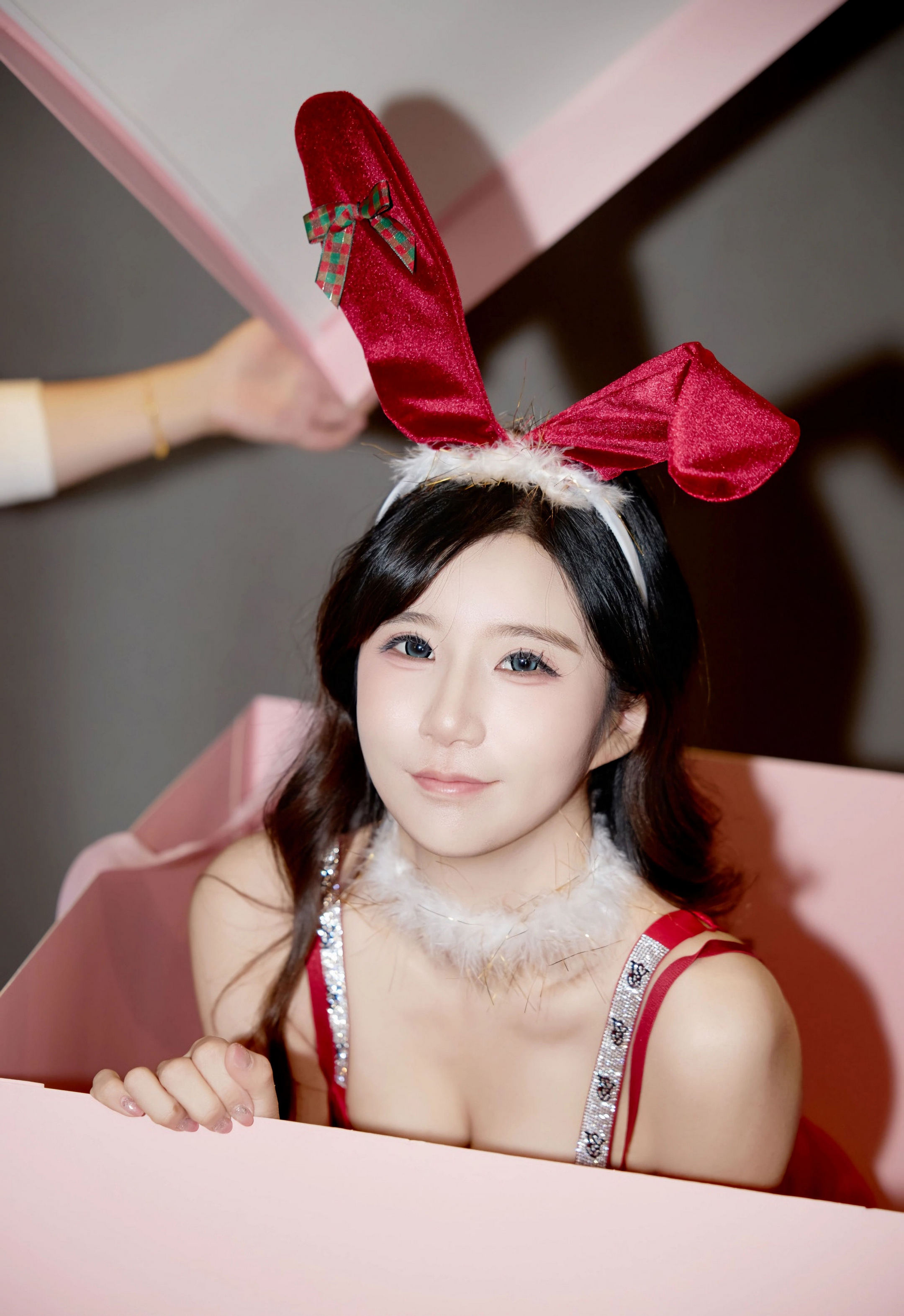 [XiuRen秀人网] 2025.12.24 No.11149 小肉肉咪 性感红色圣诞装扮 魅惑黑丝 江浙沪旅拍写真 [72+1P]