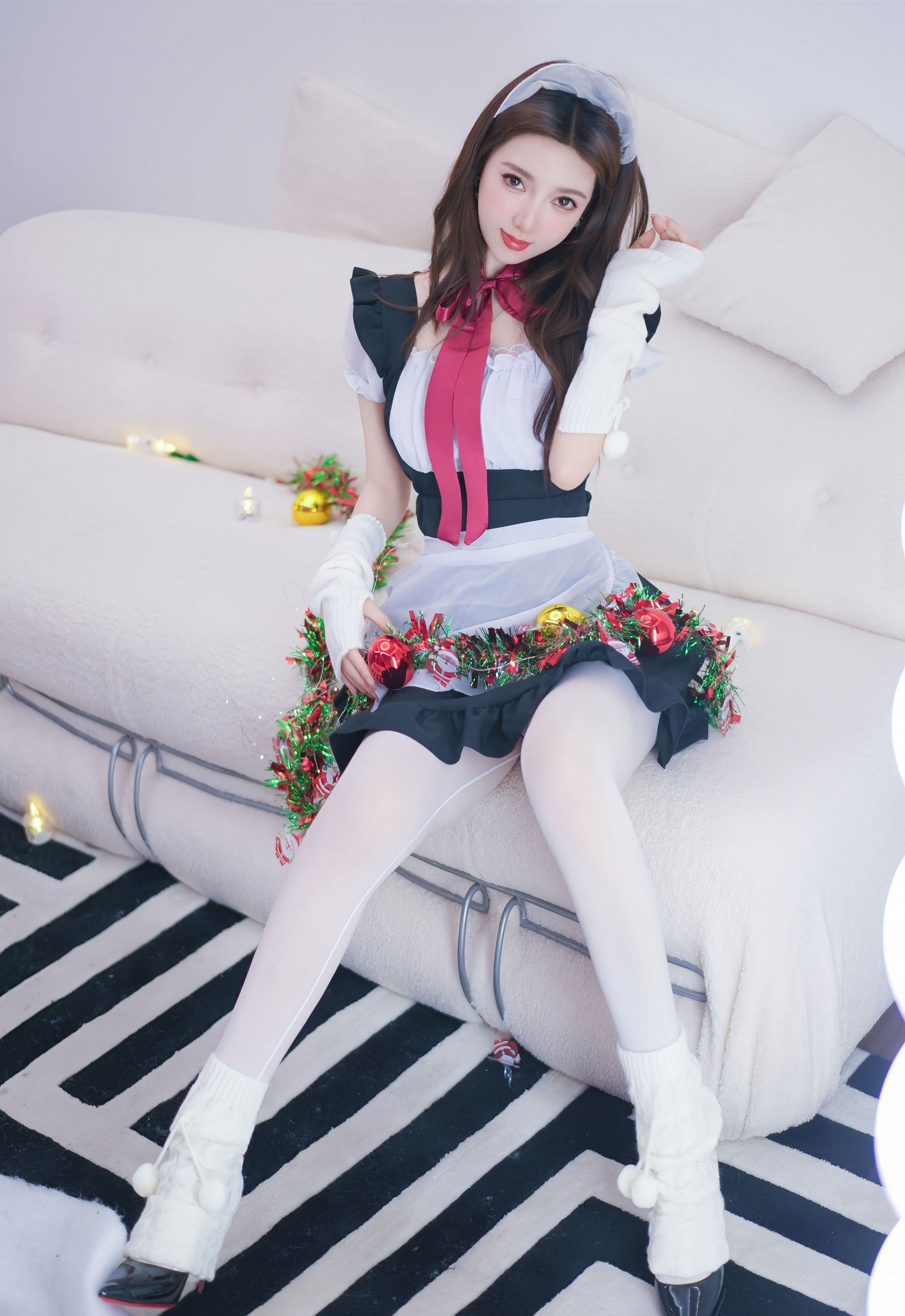 [XiuRen秀人网] 2025.12.24 No.11152 Twins-桃桃 女仆装扮 白色丝袜 性感写真 [77+1P]