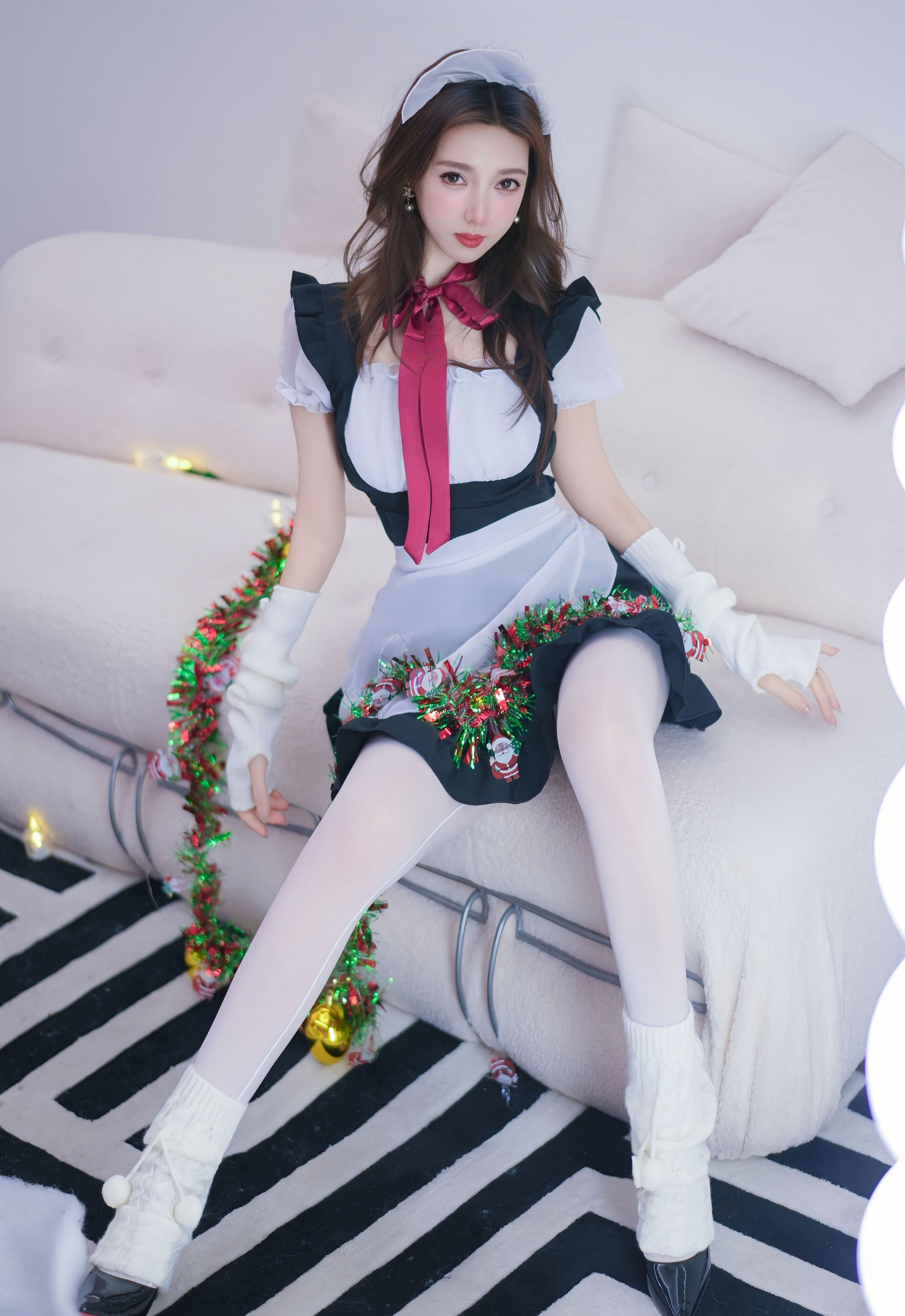 [XiuRen秀人网] 2025.12.24 No.11152 Twins-桃桃 女仆装扮 白色丝袜 性感写真 [77+1P]