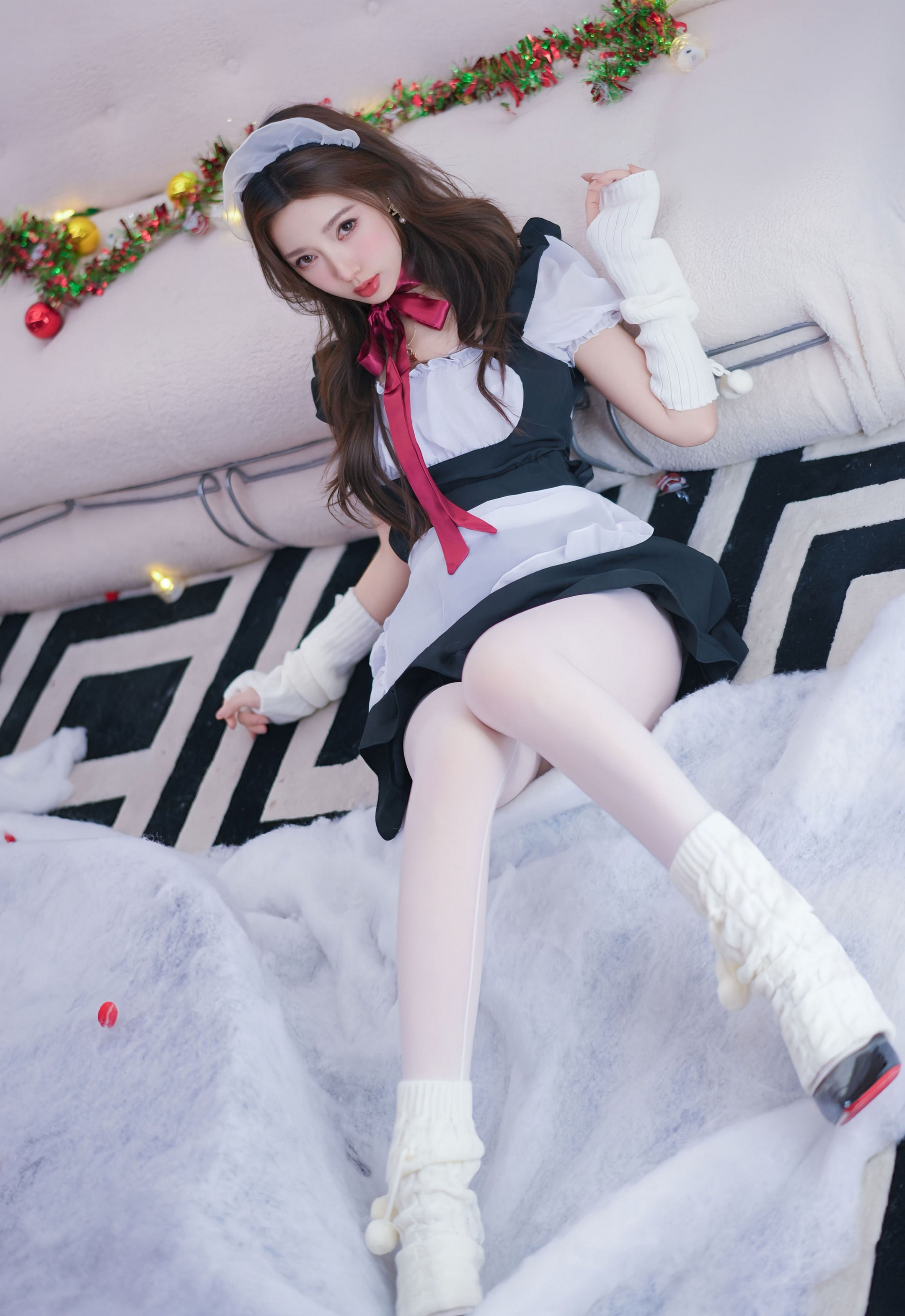 [XiuRen秀人网] 2025.12.24 No.11152 Twins-桃桃 女仆装扮 白色丝袜 性感写真 [77+1P]