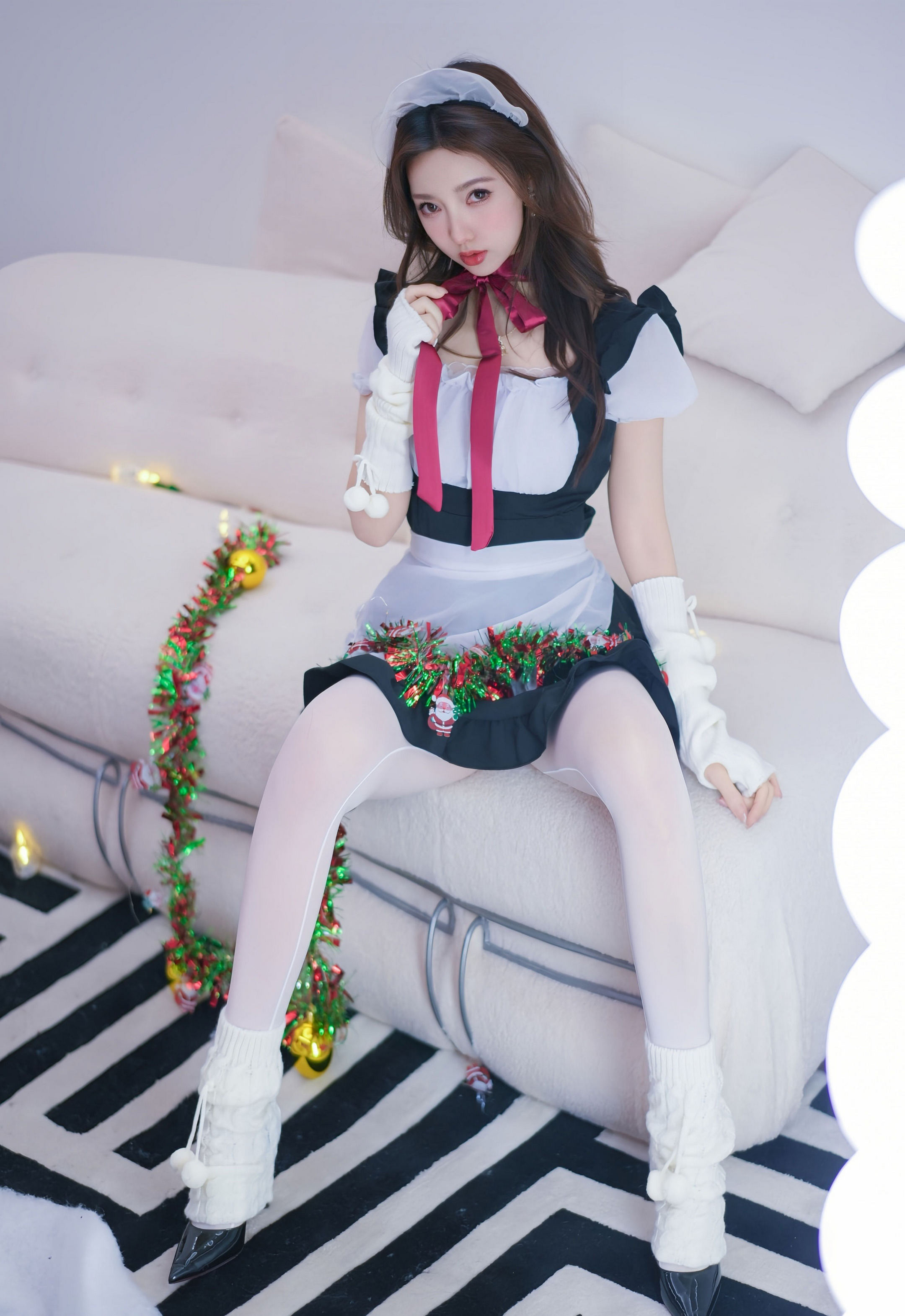 [XiuRen秀人网] 2025.12.24 No.11152 Twins-桃桃 女仆装扮 白色丝袜 性感写真 [77+1P]