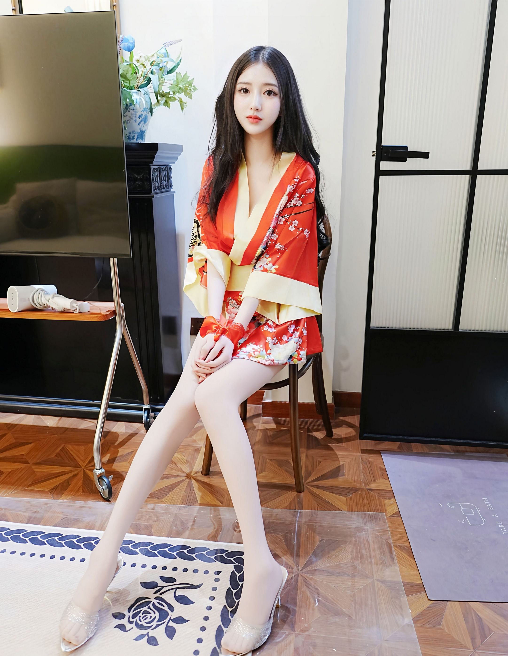 [XiuRen秀人网] 2025.12.25 No.11155 白小蝶 红色连衣短裙 白色丝袜 性感写真 [59+1P]