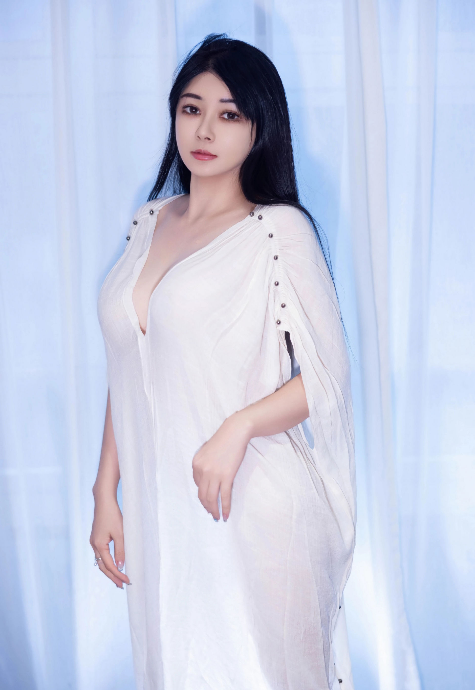 [HuaYang花漾写真] 2025.12.29 VOL.653 凯竹法师～ 白色连衣裙 肉色丝袜 性感写真 [51+1P]