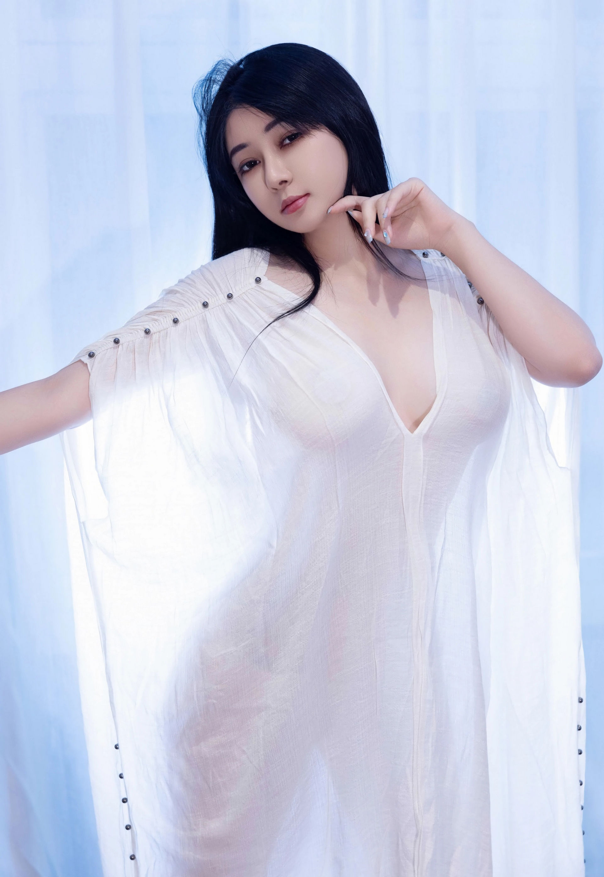 [HuaYang花漾写真] 2025.12.29 VOL.653 凯竹法师～ 白色连衣裙 肉色丝袜 性感写真 [51+1P]