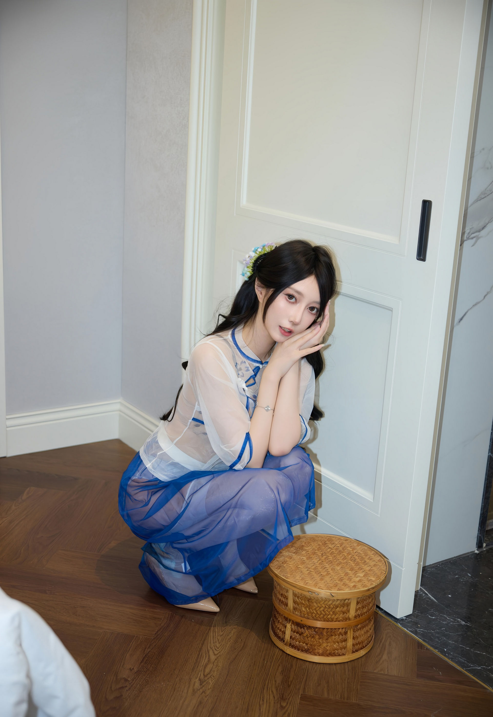 [XiuRen秀人网] 2026.01.05 No.11194 玥儿玥er 浅色连衣裙 性感白色丝袜 江浙沪旅拍写真 [66+1P]