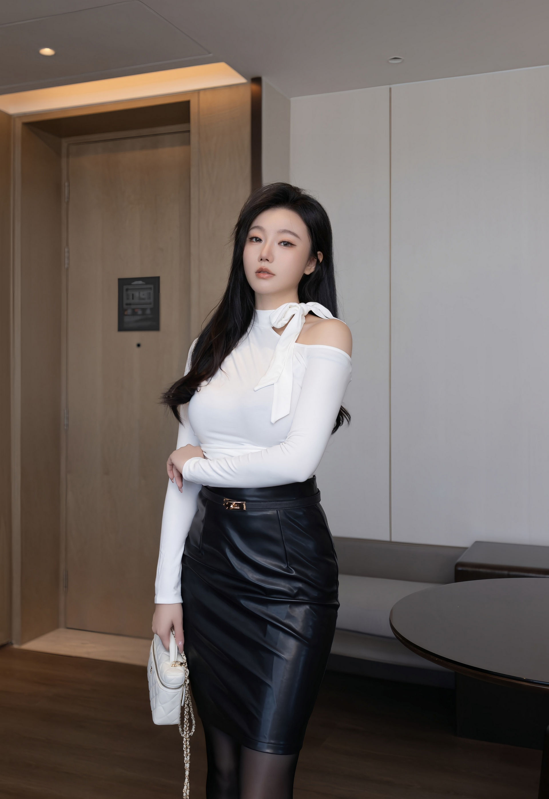 [XiuRen秀人网] 2026.01.06 No.11201 安然anran 黑色皮裙 魅惑黑丝 性感写真 [76+1P]