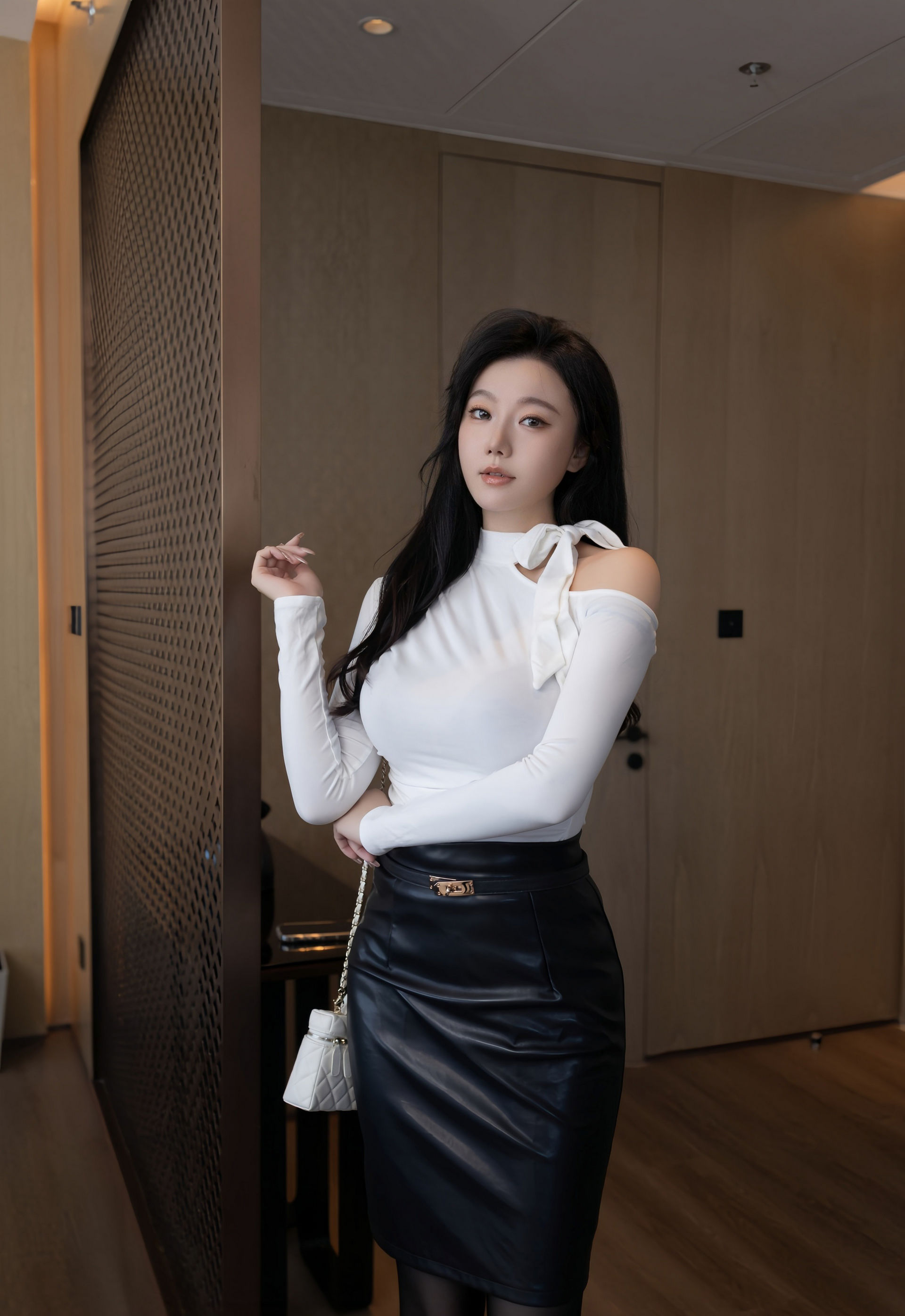 [XiuRen秀人网] 2026.01.06 No.11201 安然anran 黑色皮裙 魅惑黑丝 性感写真 [76+1P]