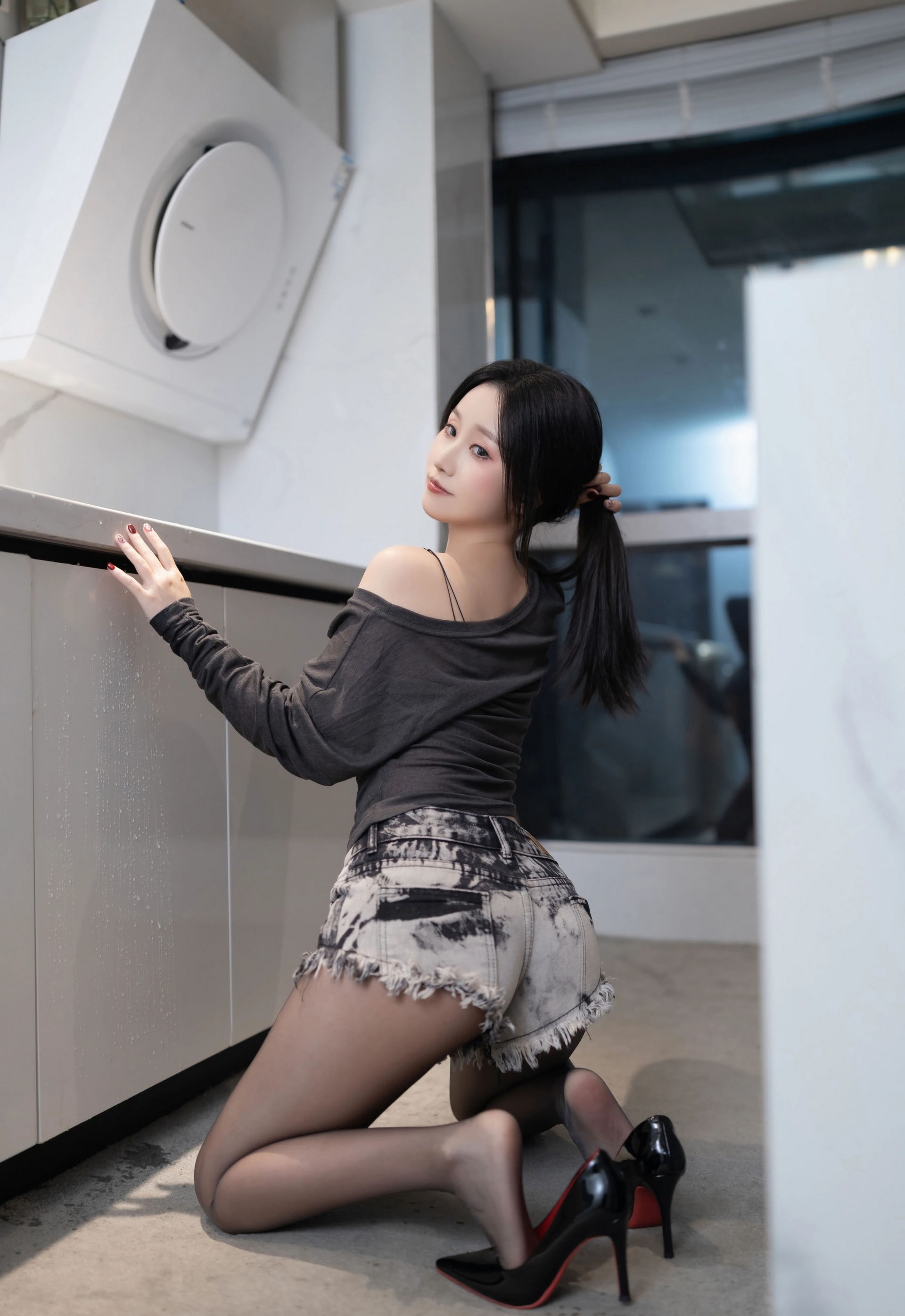 [XiuRen秀人网] 2026.01.07 No.11202 杏子Yada 黑色情趣内衣 性感写真 [76+1P]