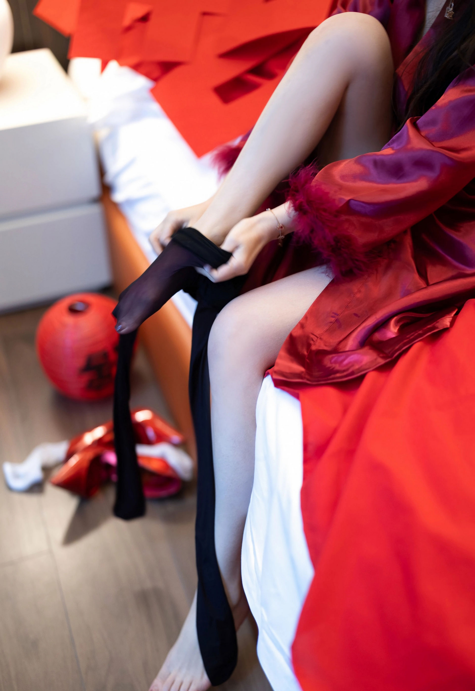 [YOUMI尤蜜荟] 2026.01.09 VOL.1198 Twins-桃桃 红色连衣短裙 魅惑黑丝 性感写真 [90+1P]