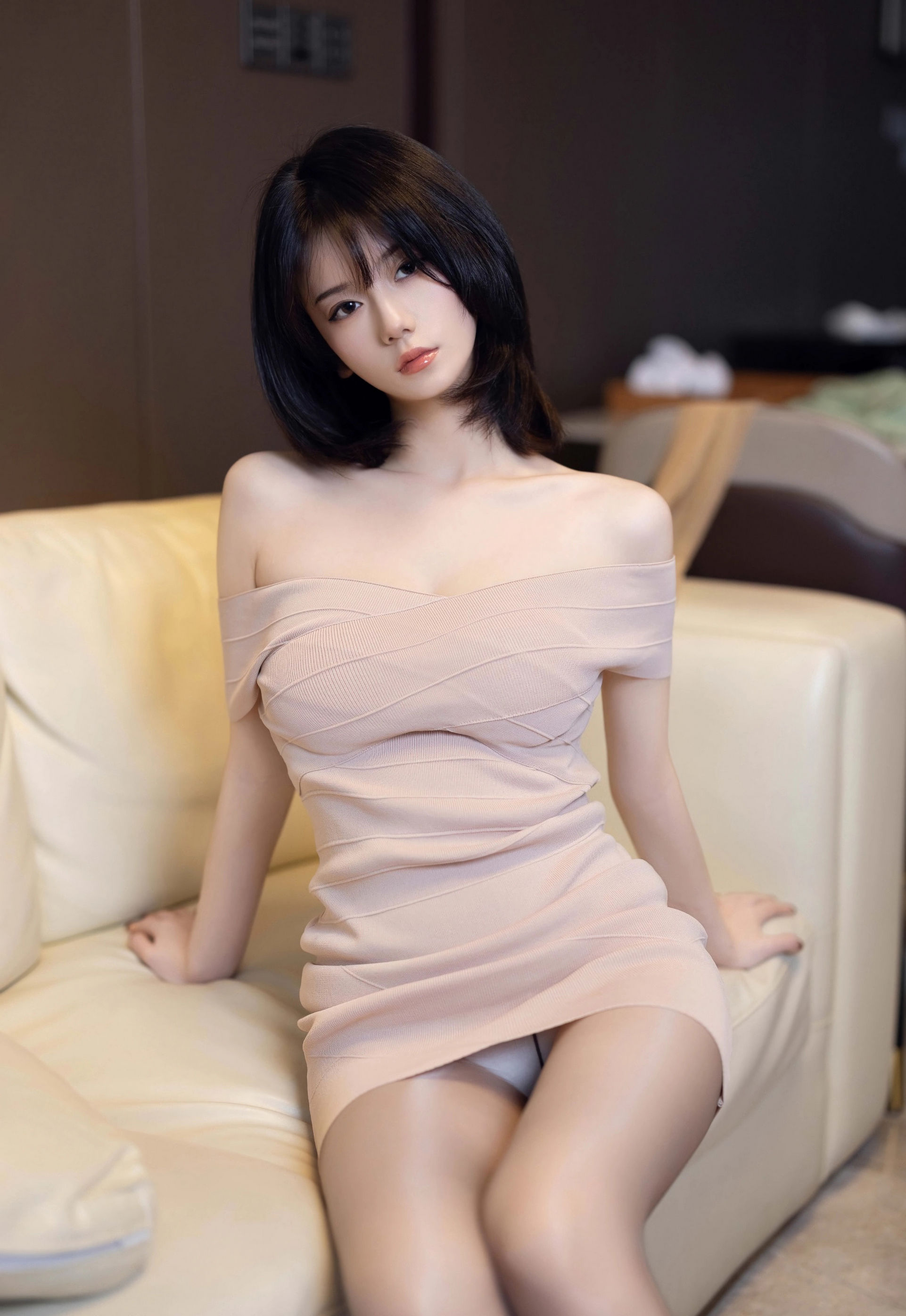 [XiuRen秀人网] 2026.01.16 No.11244 凌七七 浅色连衣短裙 魅惑黑丝 性感写真 [84+1P]