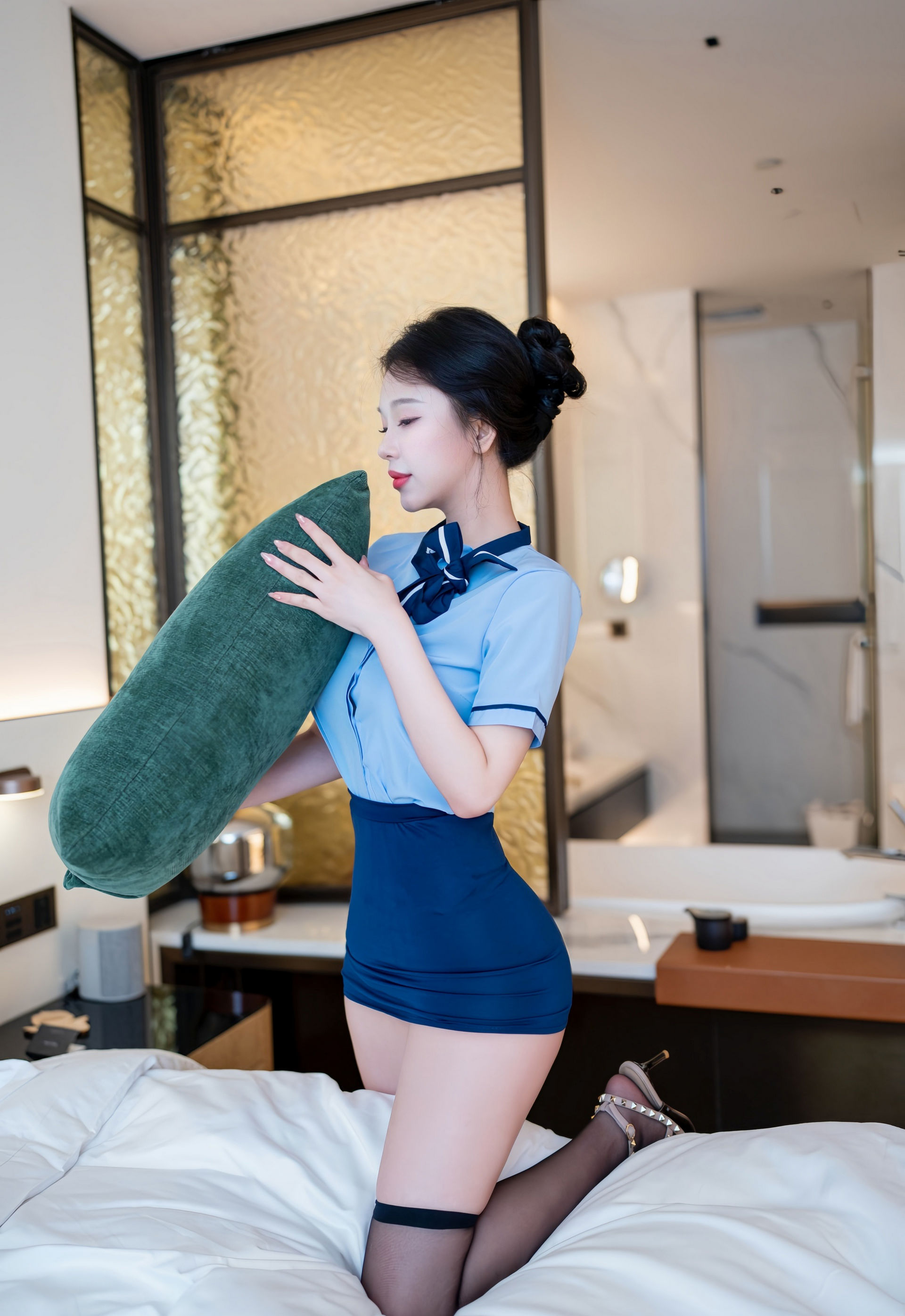 [XiuRen秀人网] 2026.01.22 No.11259 诺诺子 OL服饰 魅惑黑丝 性感写真 [70+1P]