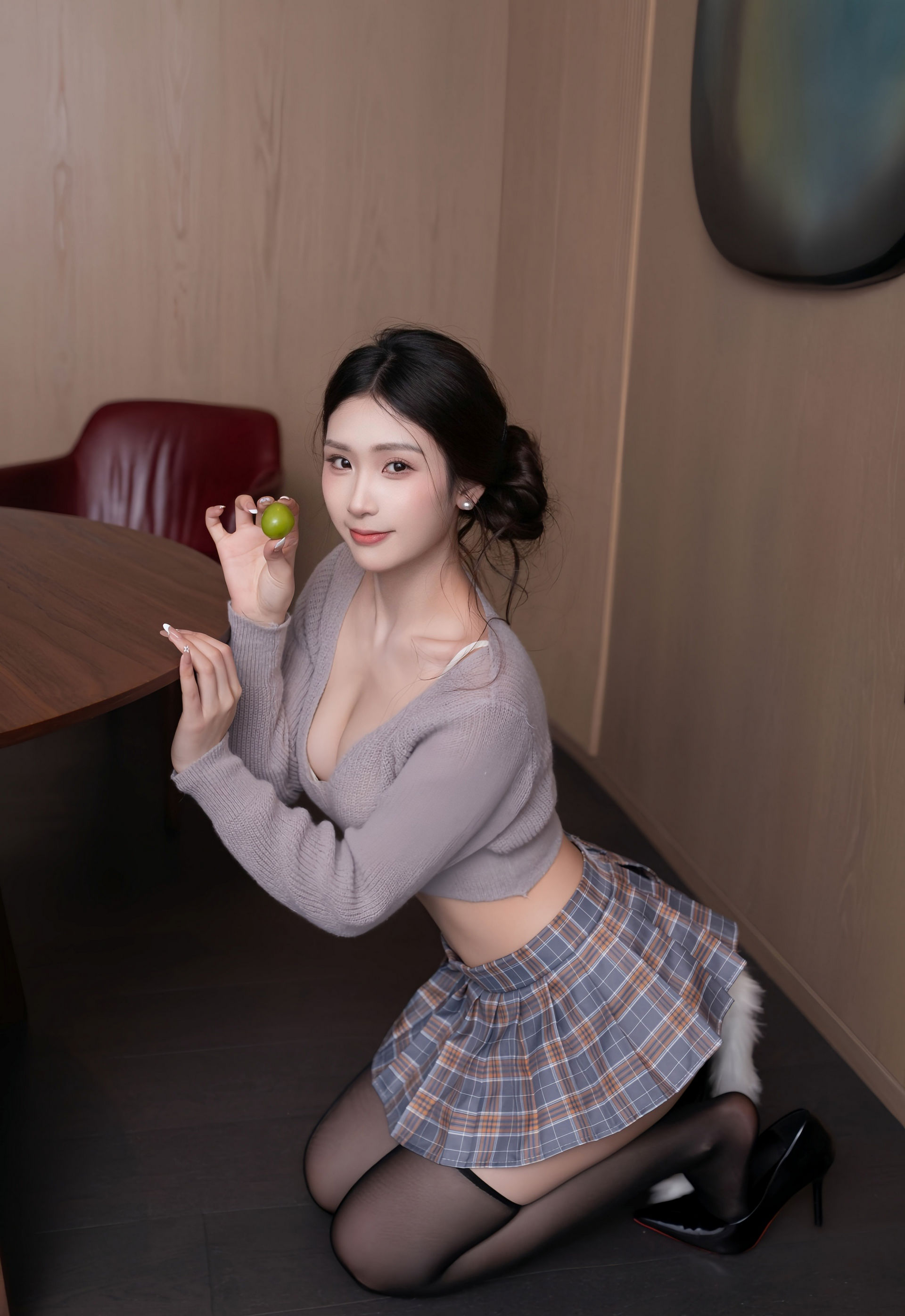 [XiuRen秀人网] 2026.01.23 No.11269 刘婷婷 紫灰色上衣 格子短裙 性感写真 [80+1P]