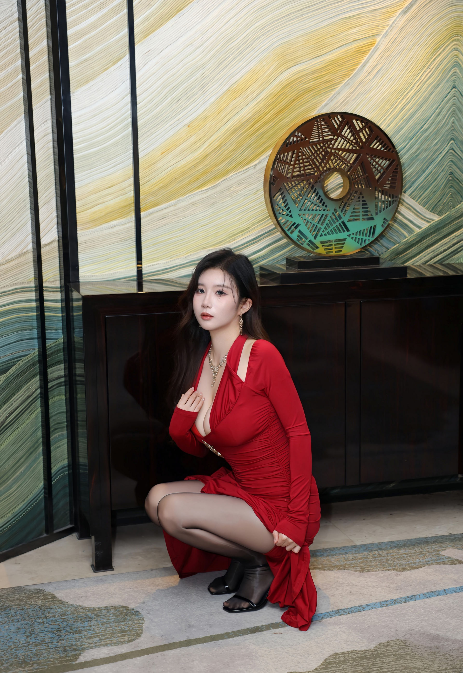 [XiuRen秀人网] 2026.01.23 No.11271 小肉肉咪 性感红色连衣裙 魅惑黑丝 江浙沪旅拍写真 [70+1P]