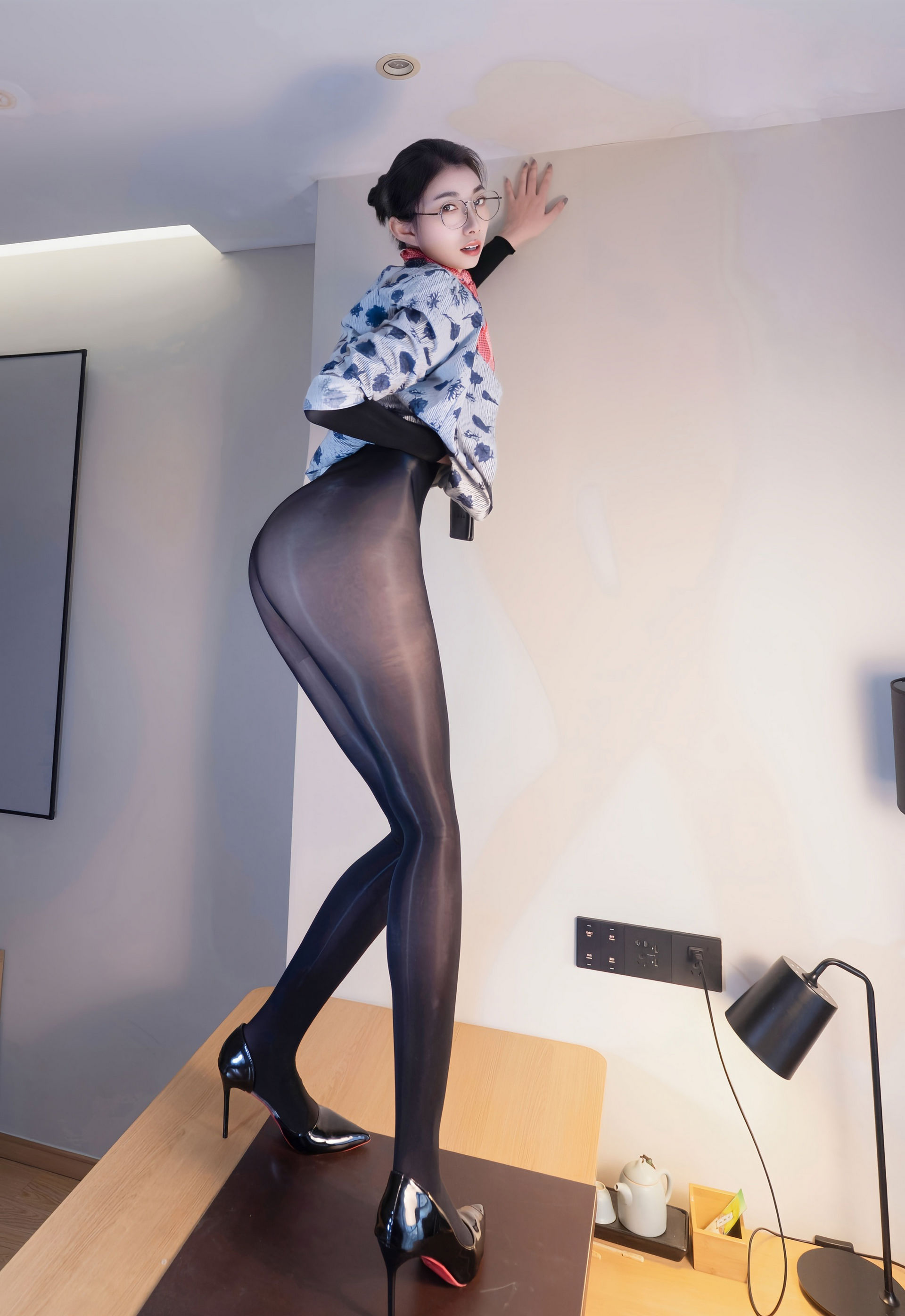 [XiuRen秀人网] 2026.01.26 No.11276 Vanessa 新人首套写真 极品诱惑修长美腿美女 [77+1P]