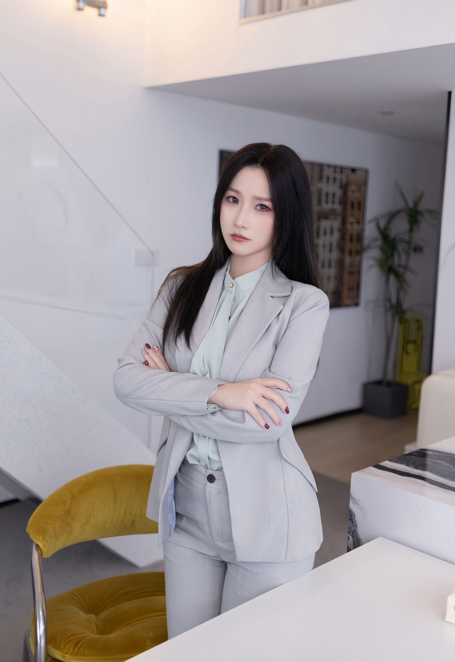 [XiuRen秀人网] 2026.01.28 No.11285 杏子Yada 灰色OL服饰 灰色丝袜 性感写真 [81+1P]