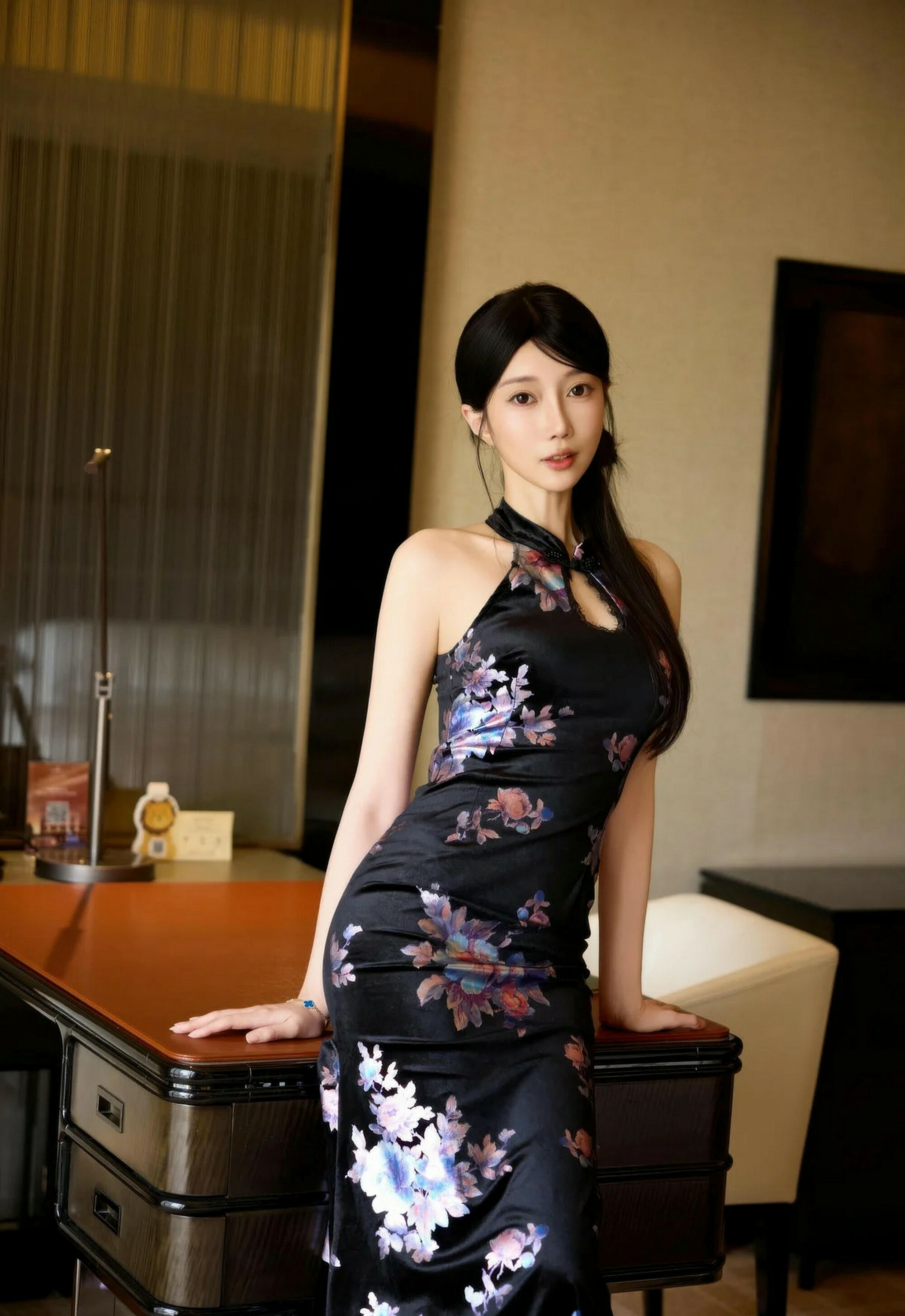 [XiuRen秀人网] 2026.02.02 No.11308 玥儿玥er 性感深色旗袍 江浙沪旅拍写真 [76+1P]