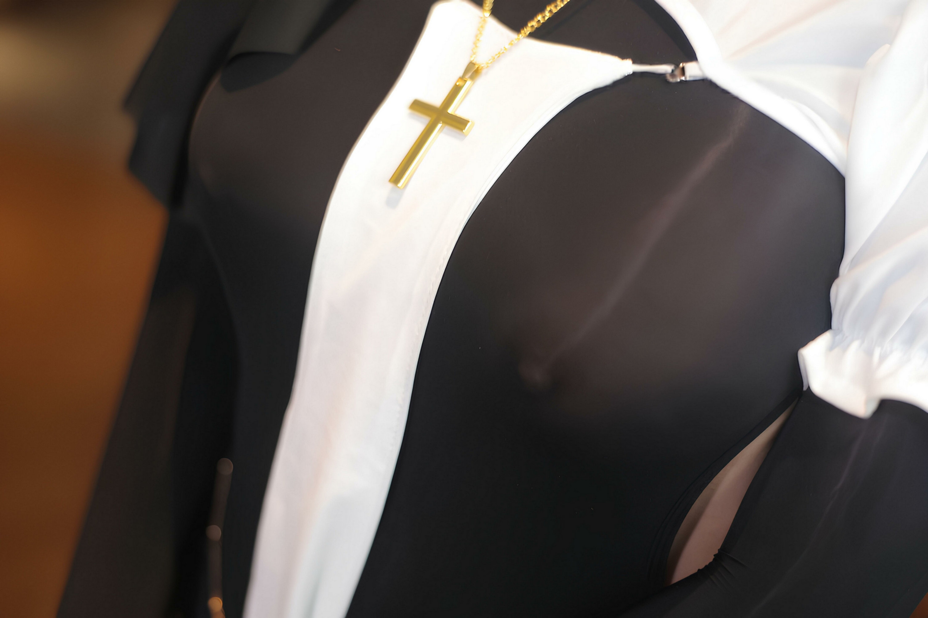 [秀人内购] 小蛮妖Yummy 诱人私拍福利 修女肛塞