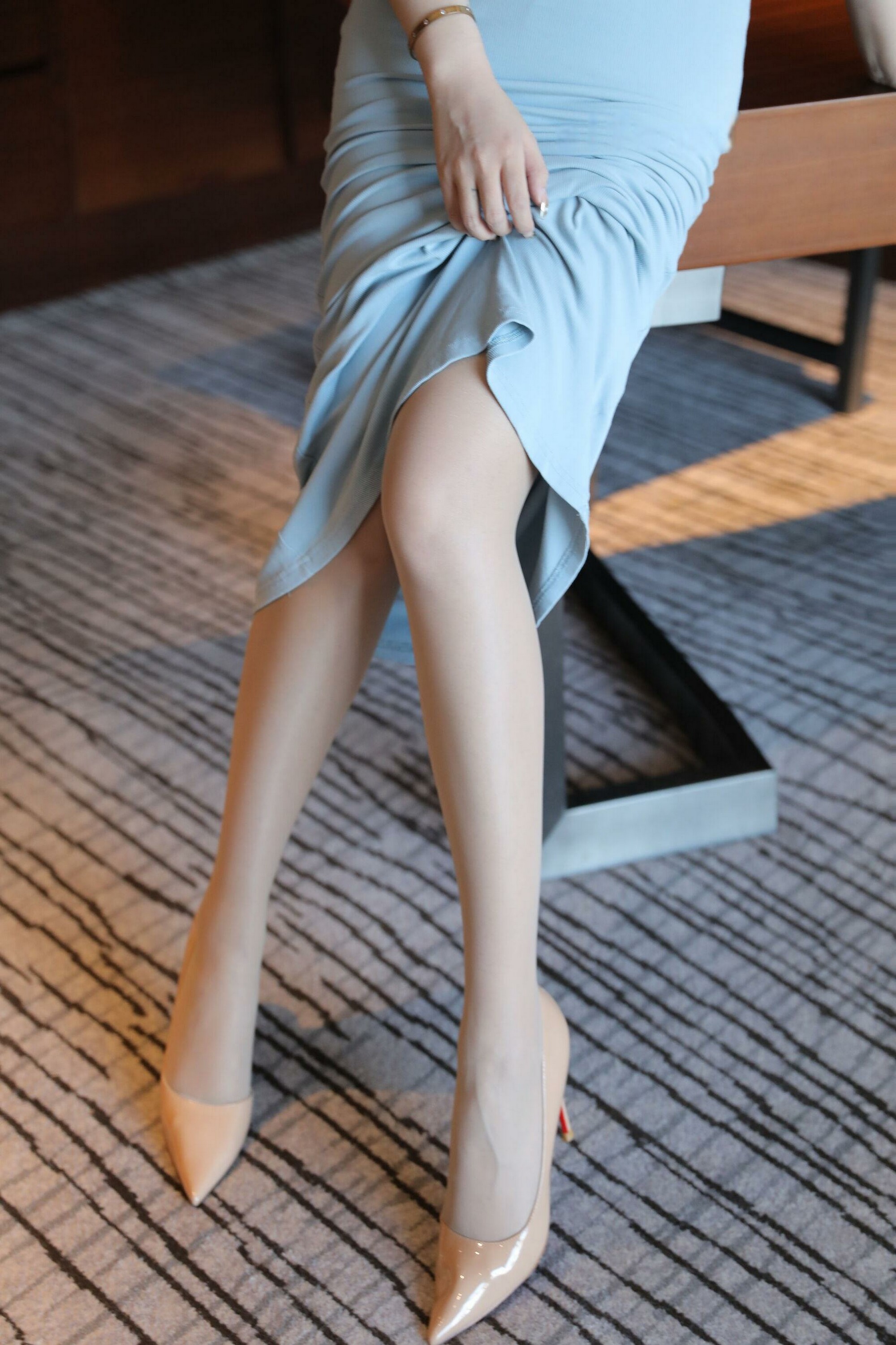 [秀人内购] 希雅sia 诱人私拍福利 蓝色长裙