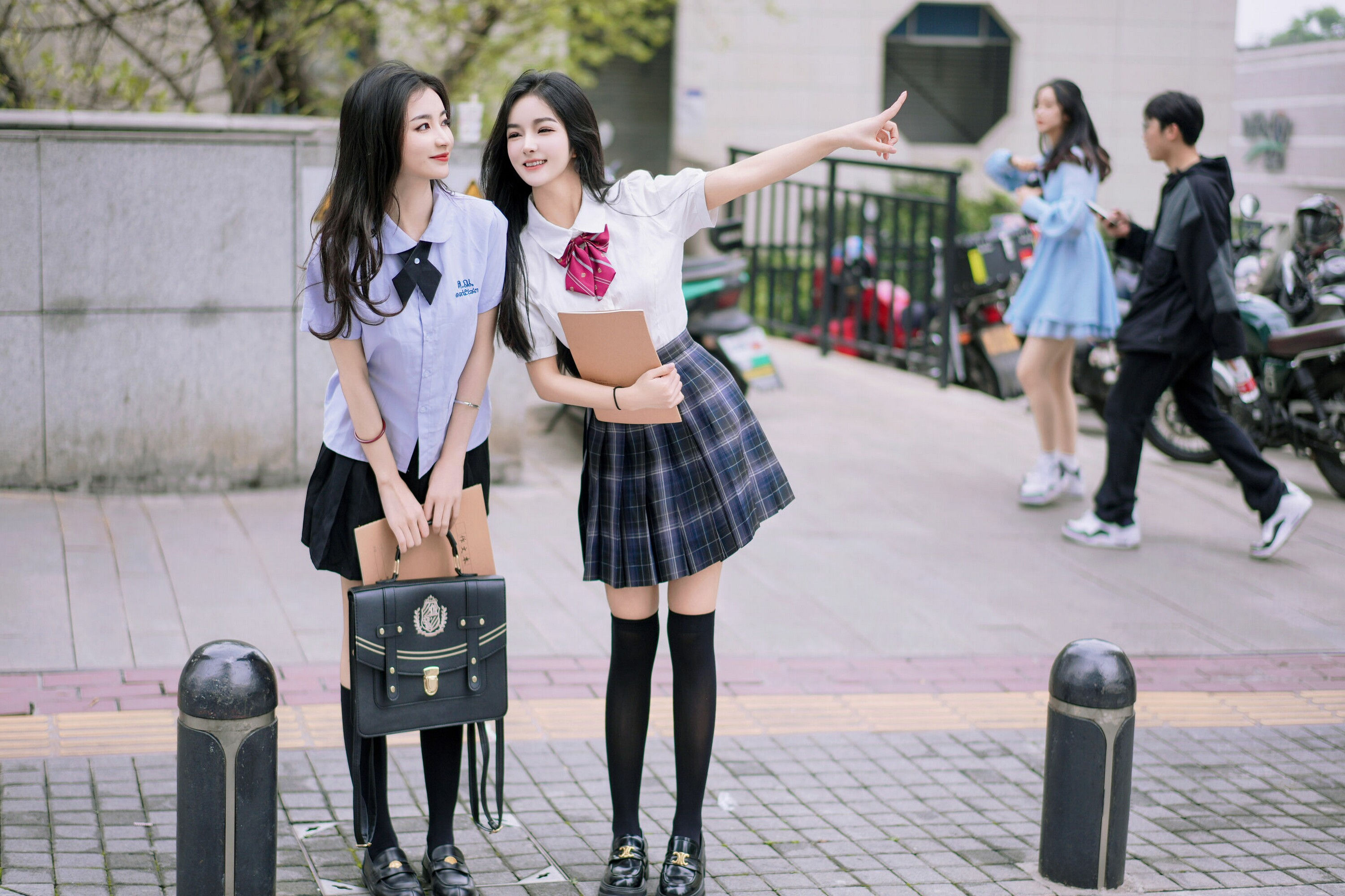 [秀人内购] 鱼尾fish & 谭小灵 诱人私拍福利 双人JK