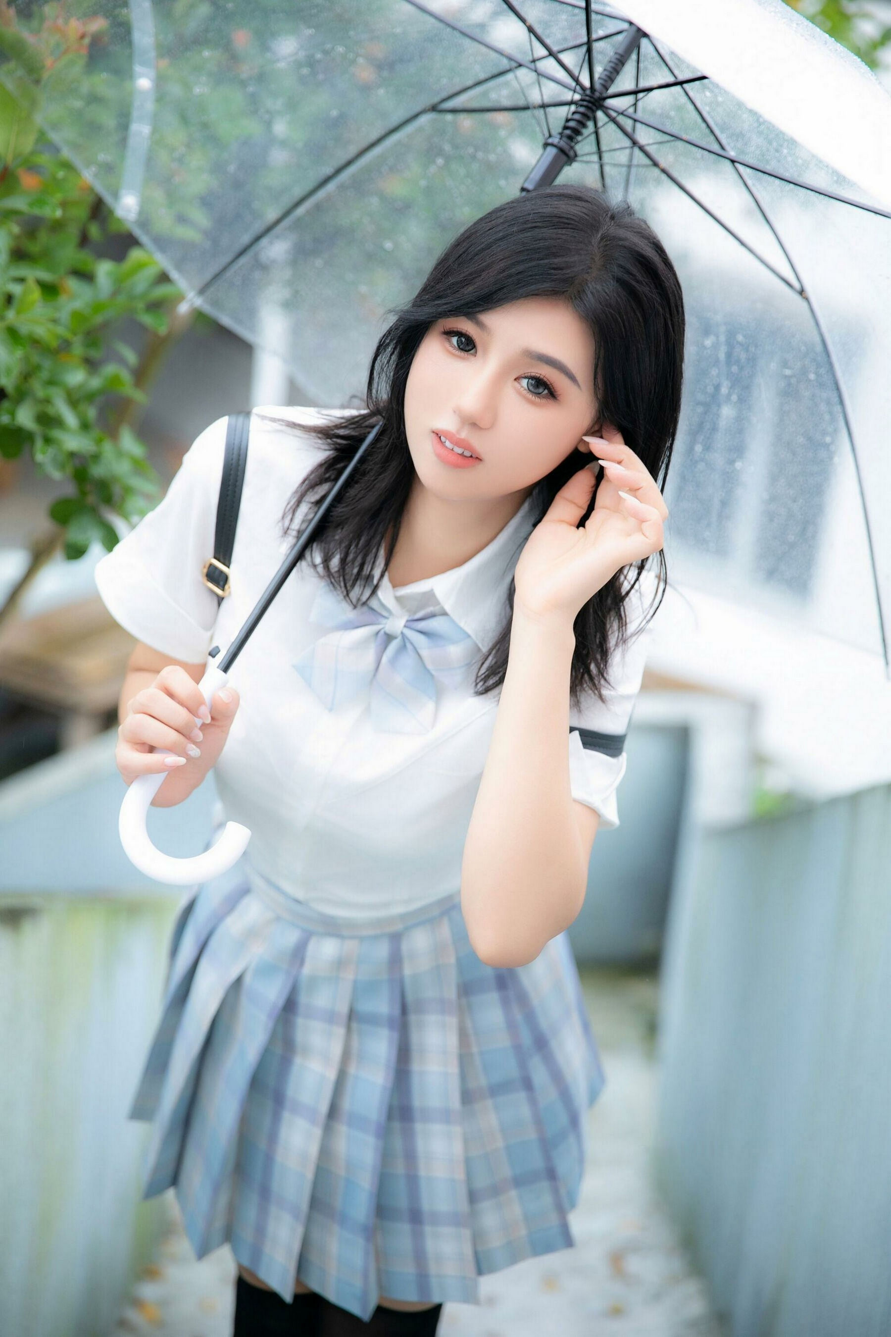 [秀人内购] 金小依 诱人私拍福利 雨中的JK裙