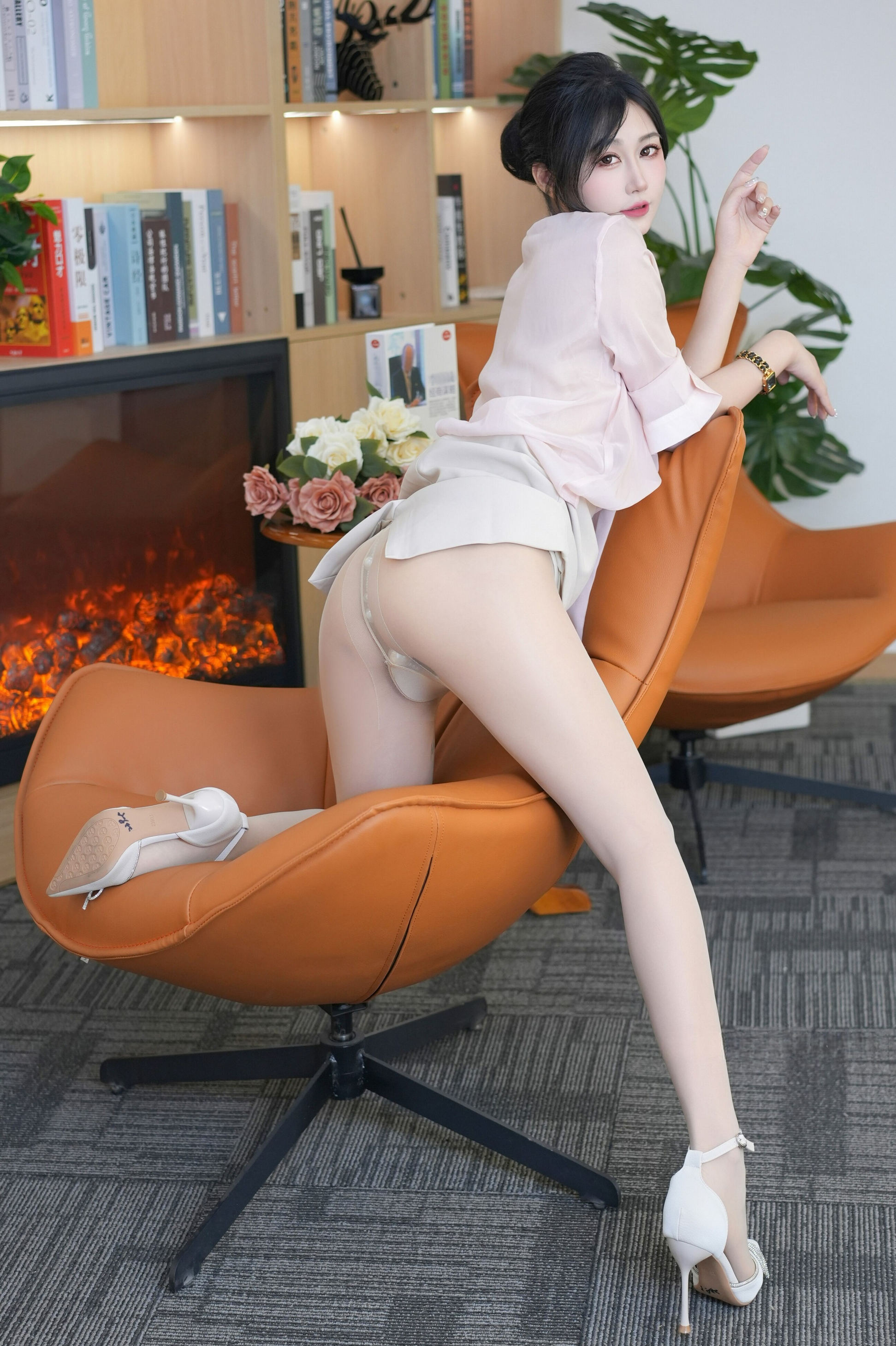 [秀人内购] laura阿姣 诱人私拍福利 肉丝珍珠