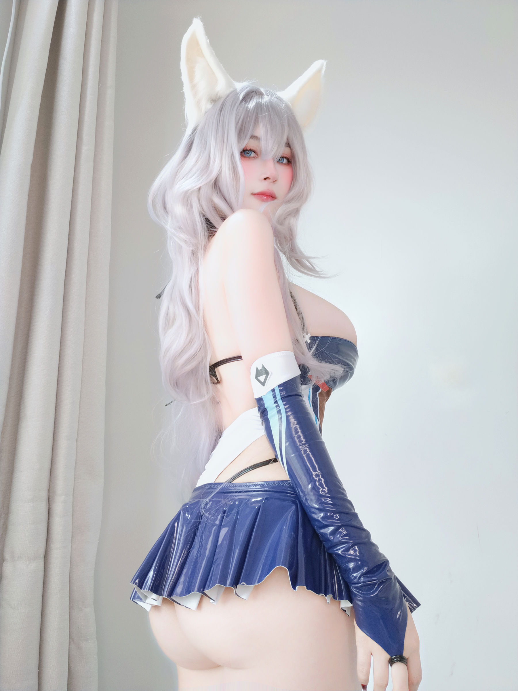 [COSPLAY] Coser小姐姐白银 – 鵗