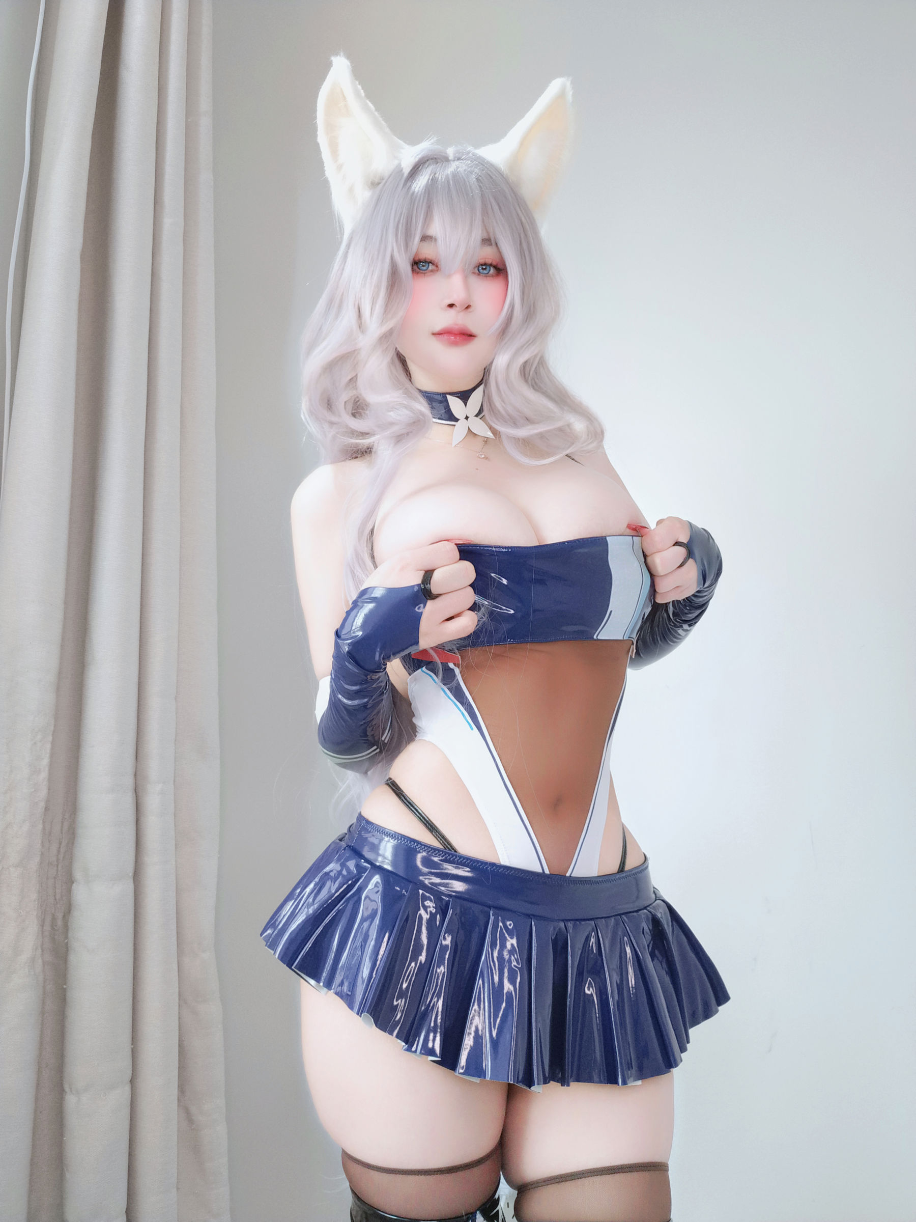 [COSPLAY] Coser小姐姐白银 – 鵗
