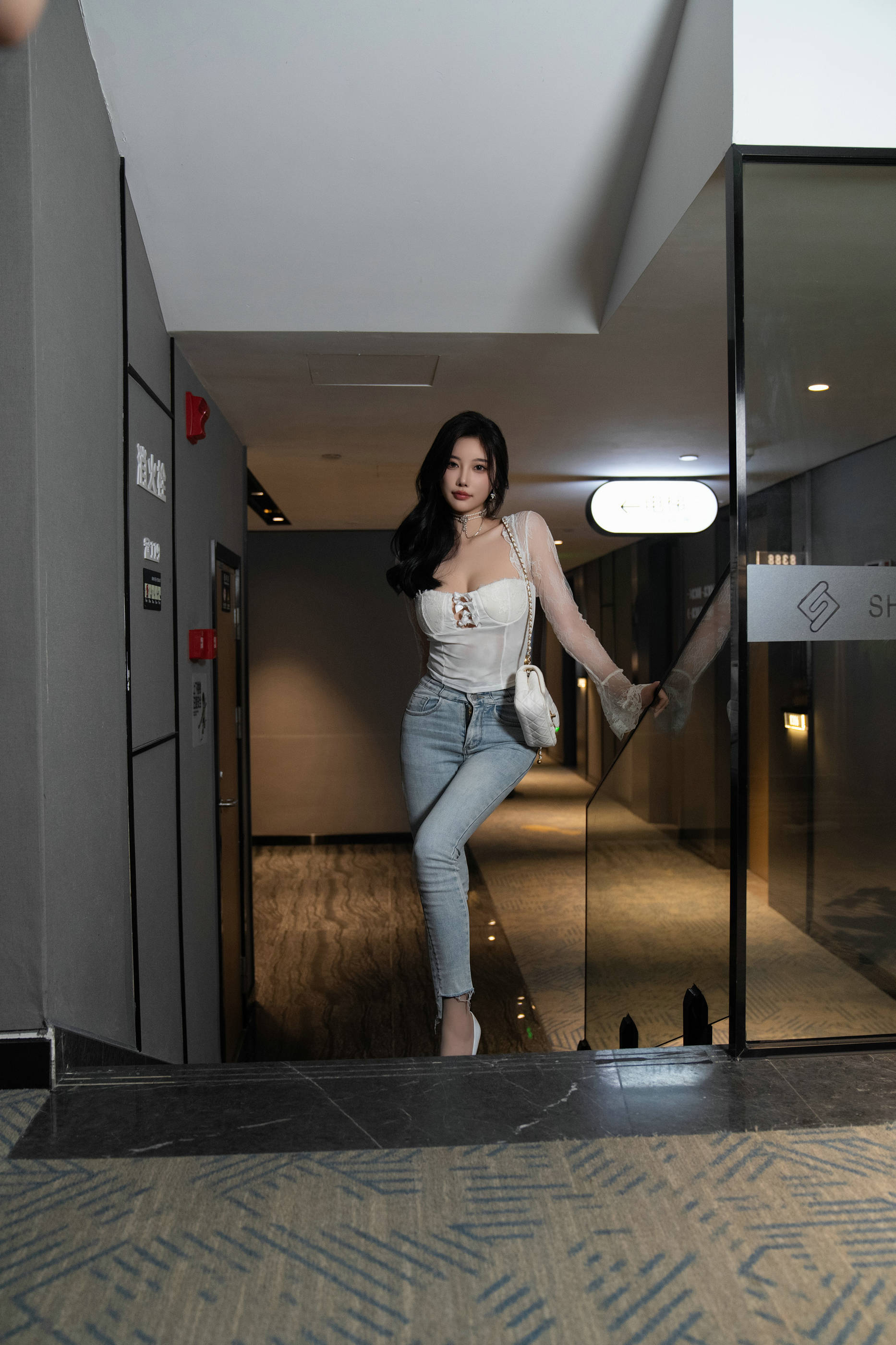 [秀人内购] 杨晨晨 诱人私拍福利 简约牛仔裤