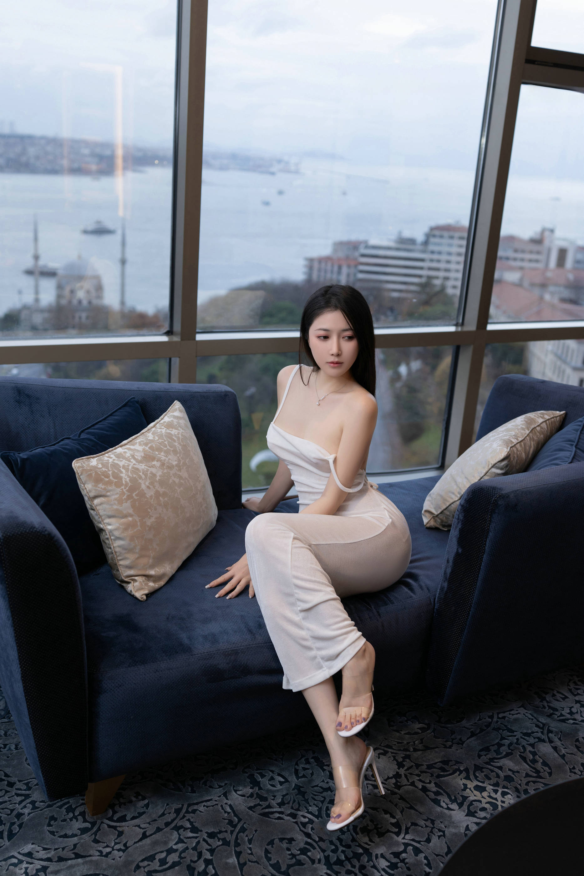 [秀人内购] 鱼子酱Fish 诱人私拍福利 透明白纱