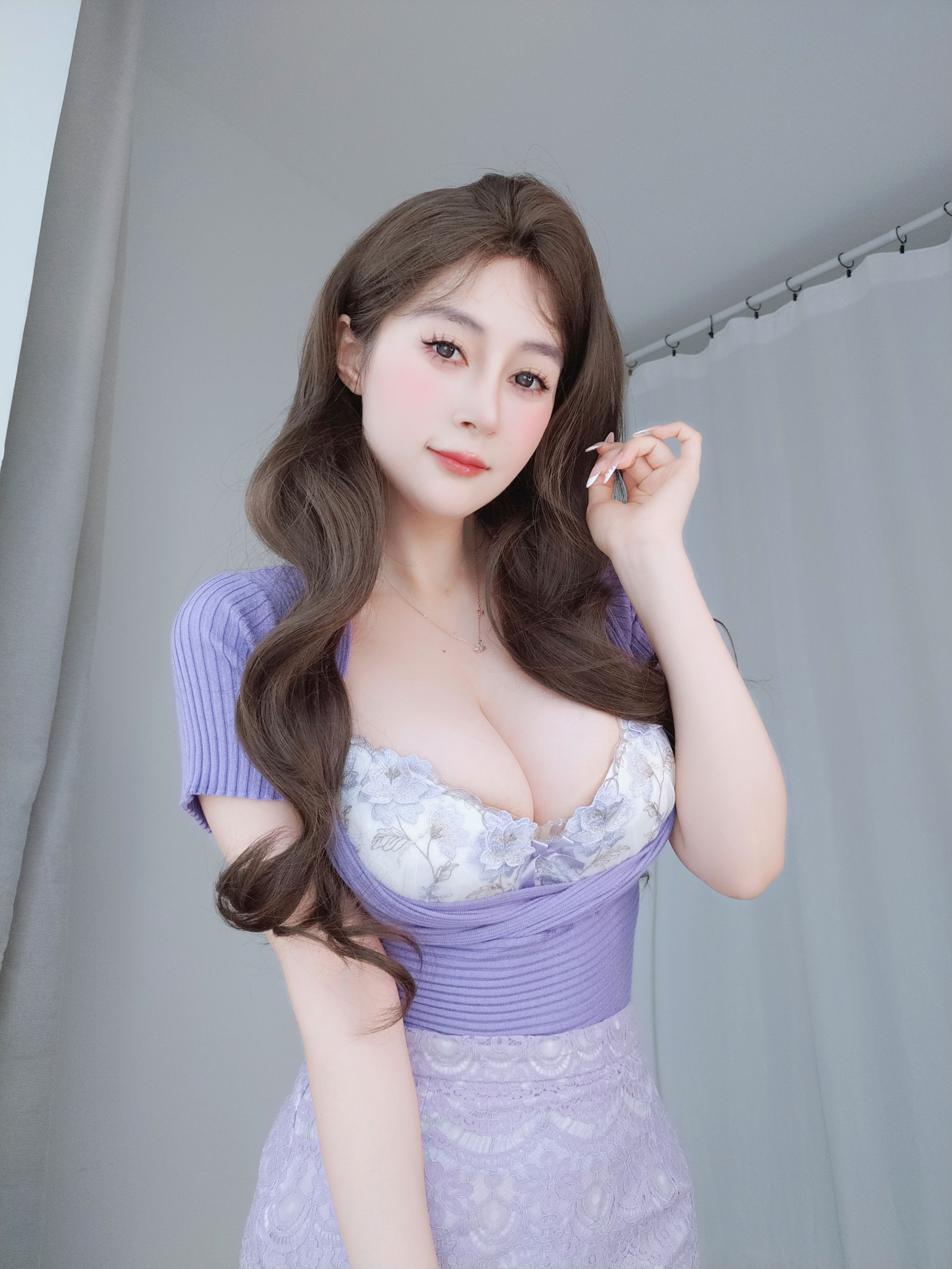 [COSPLAY] Coser小姐姐白银 – 紫色人妻