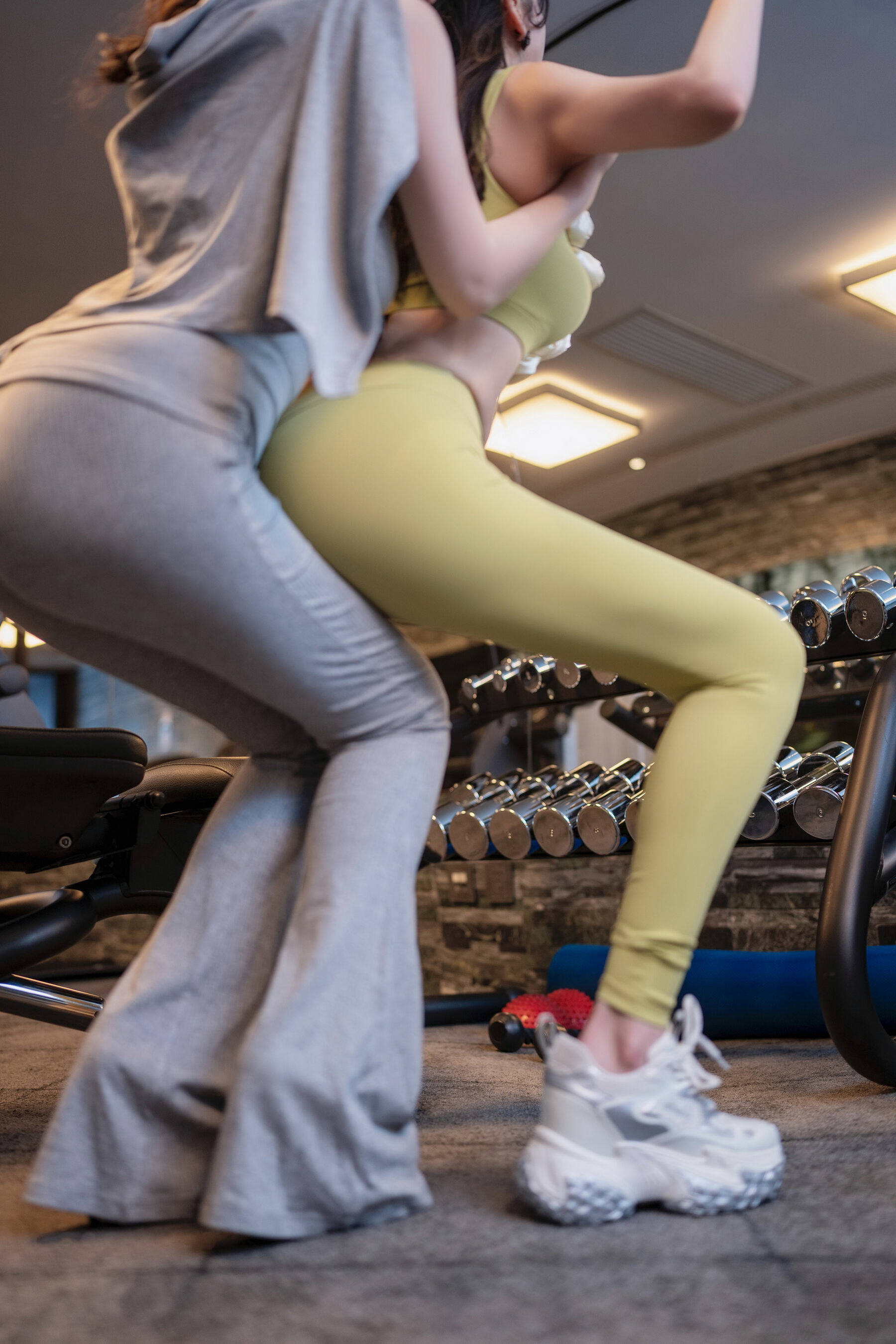 [秀人内购] 李丽莎 & 白茹雪abby 诱人私拍福利 丰乳肥臀惹火对决