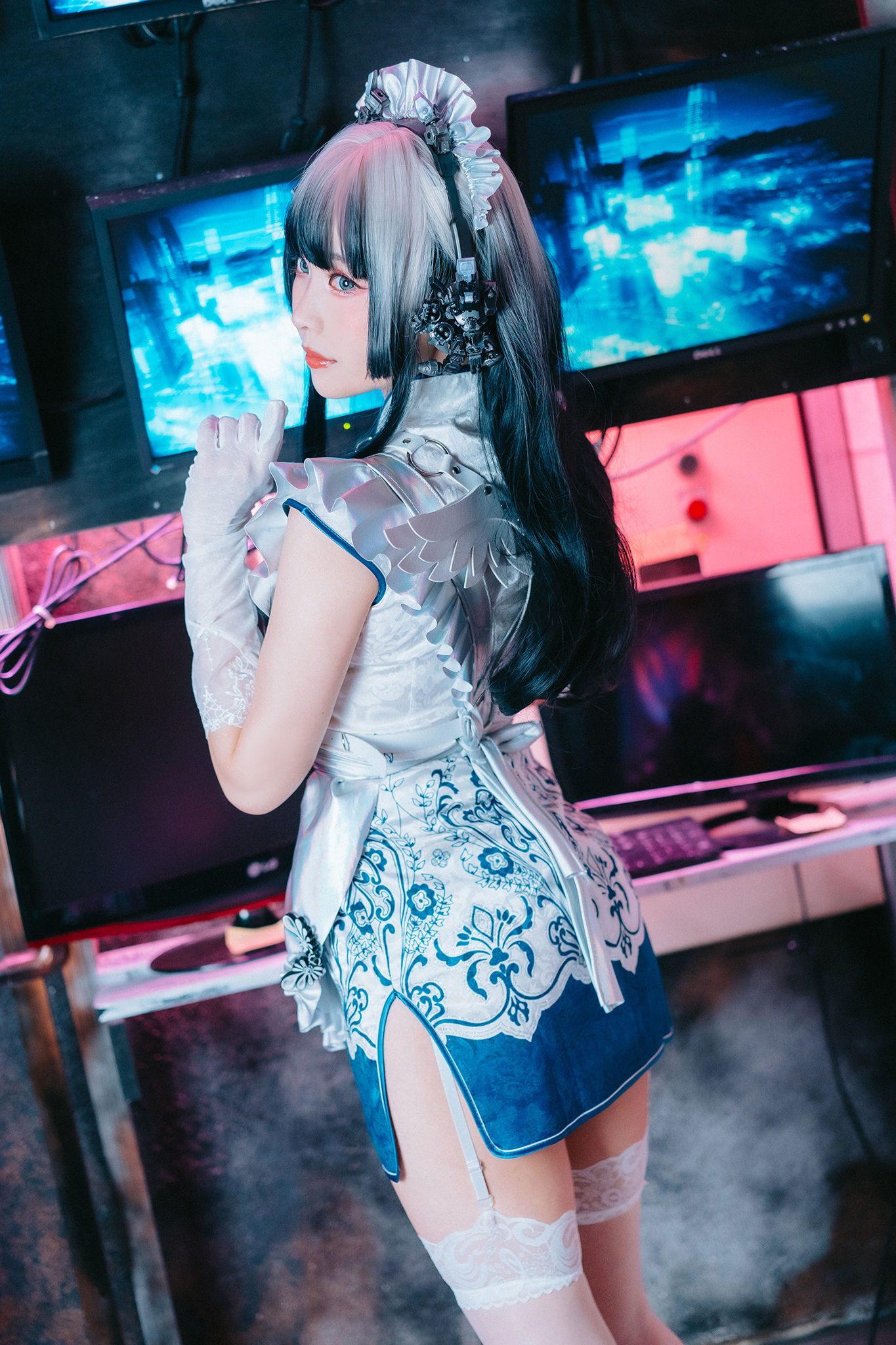 [COSPLAY] Ely_eee(ElyEE子) – 賽博女僕 青輝石