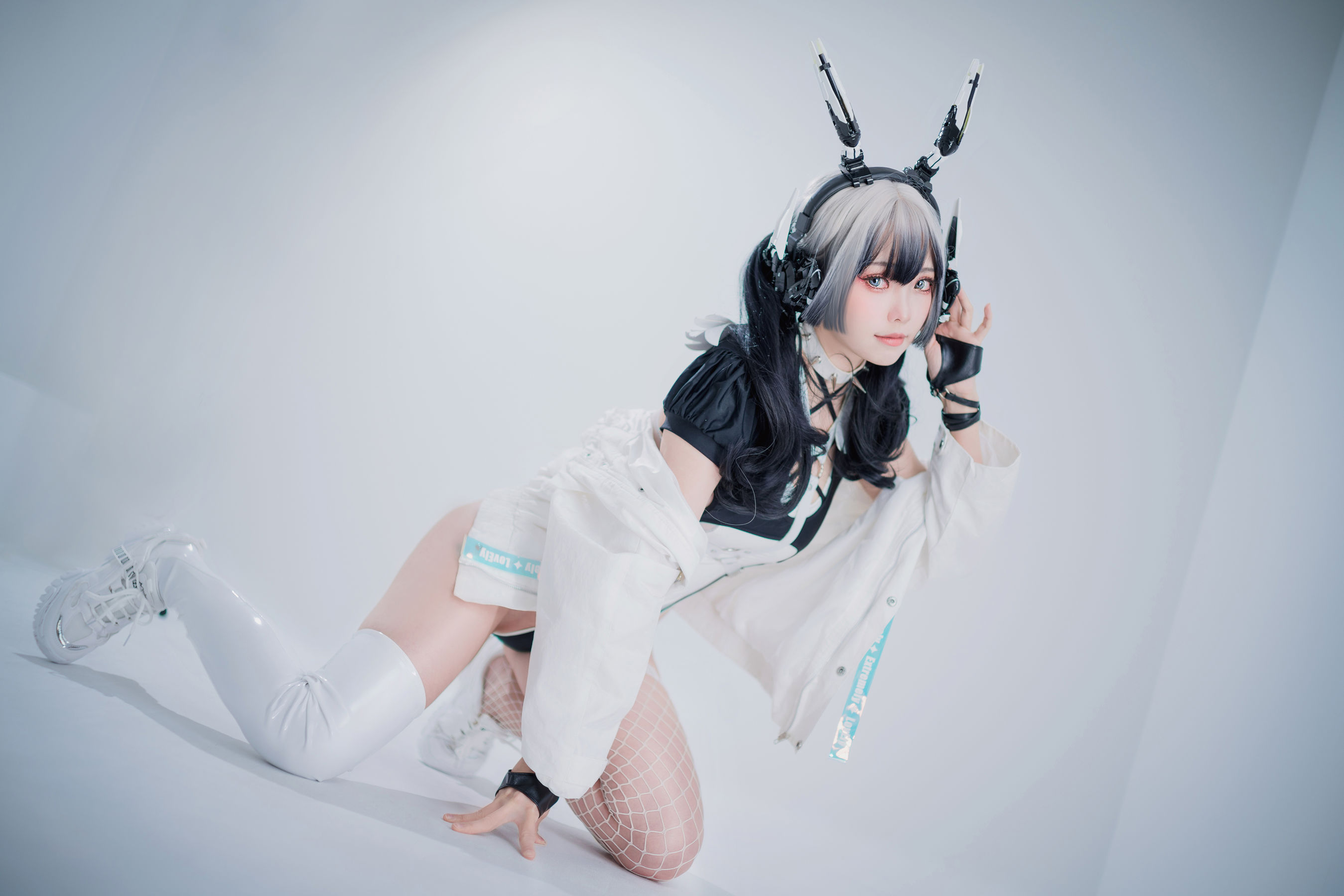 [COSPLAY] Ely_eee(ElyEE子) – Cyber Girl BLANCHE 賽博少女